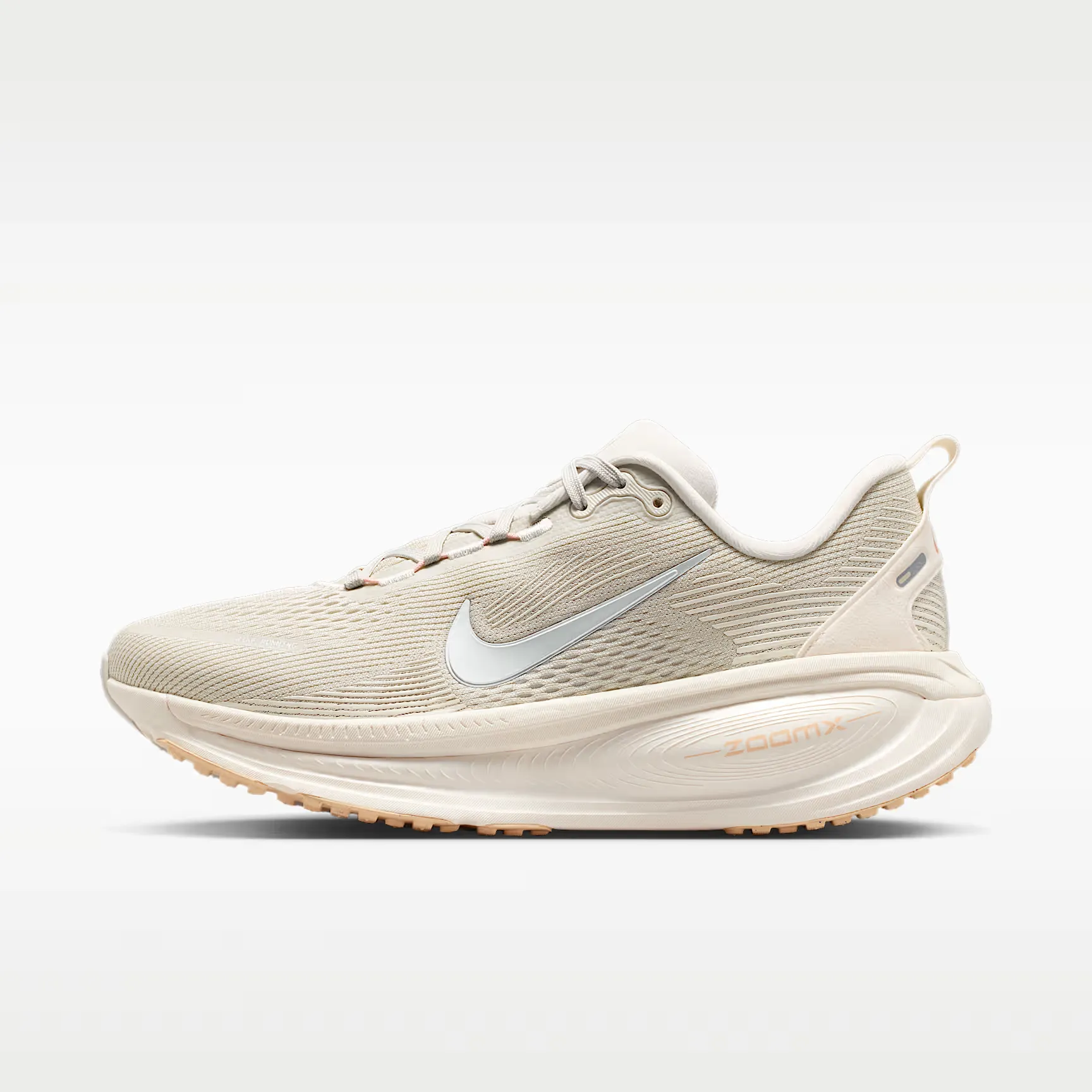 000000_Nike-Vomero-18-WMNS_Light-Bone-Arctic-Orange_HM6804-012_img0