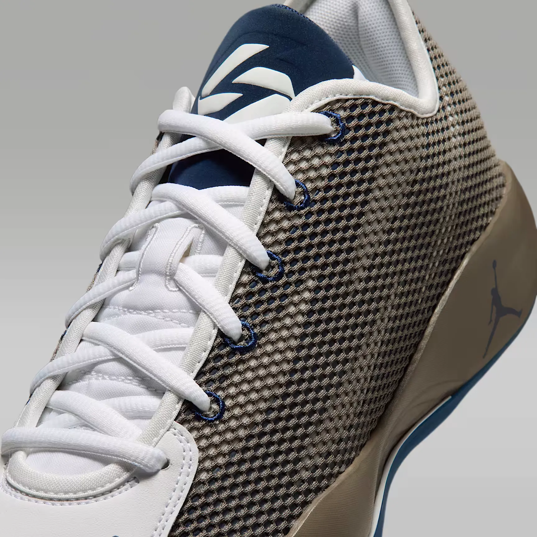 000000_Jordan-Luka-.77_Olive-Grey_IF1610-002_img6