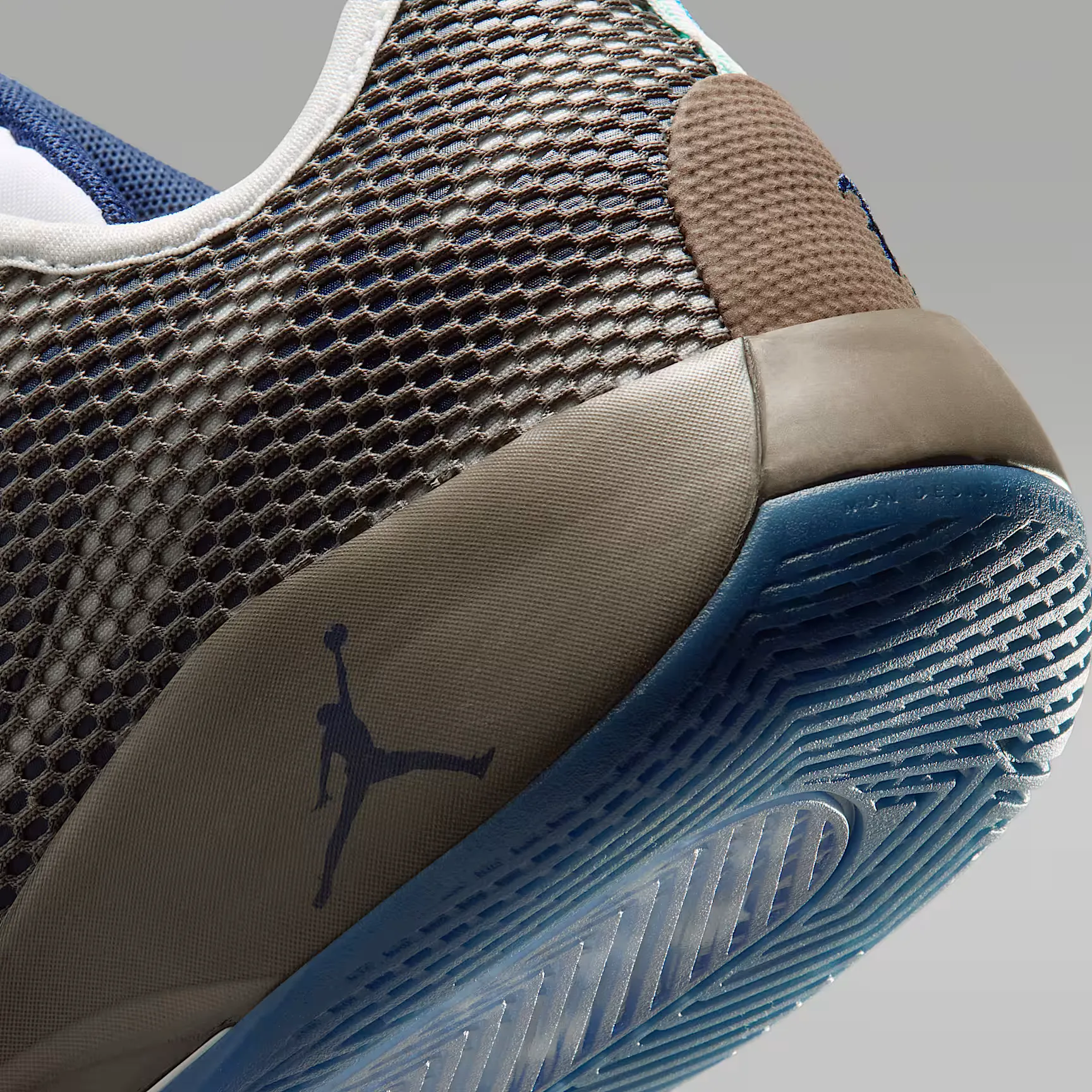 000000_Jordan-Luka-.77_Olive-Grey_IF1610-002_img7