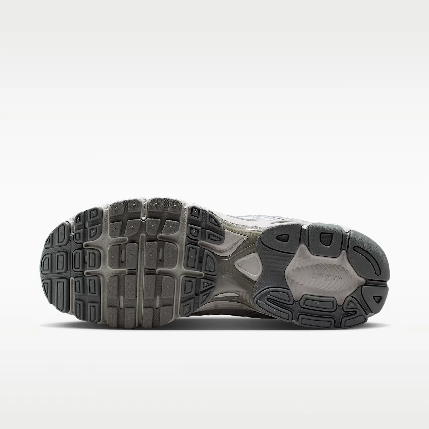 000000_Nike-Air-Max-Moto-2K_Vast-Grey_IO9279-008_img1