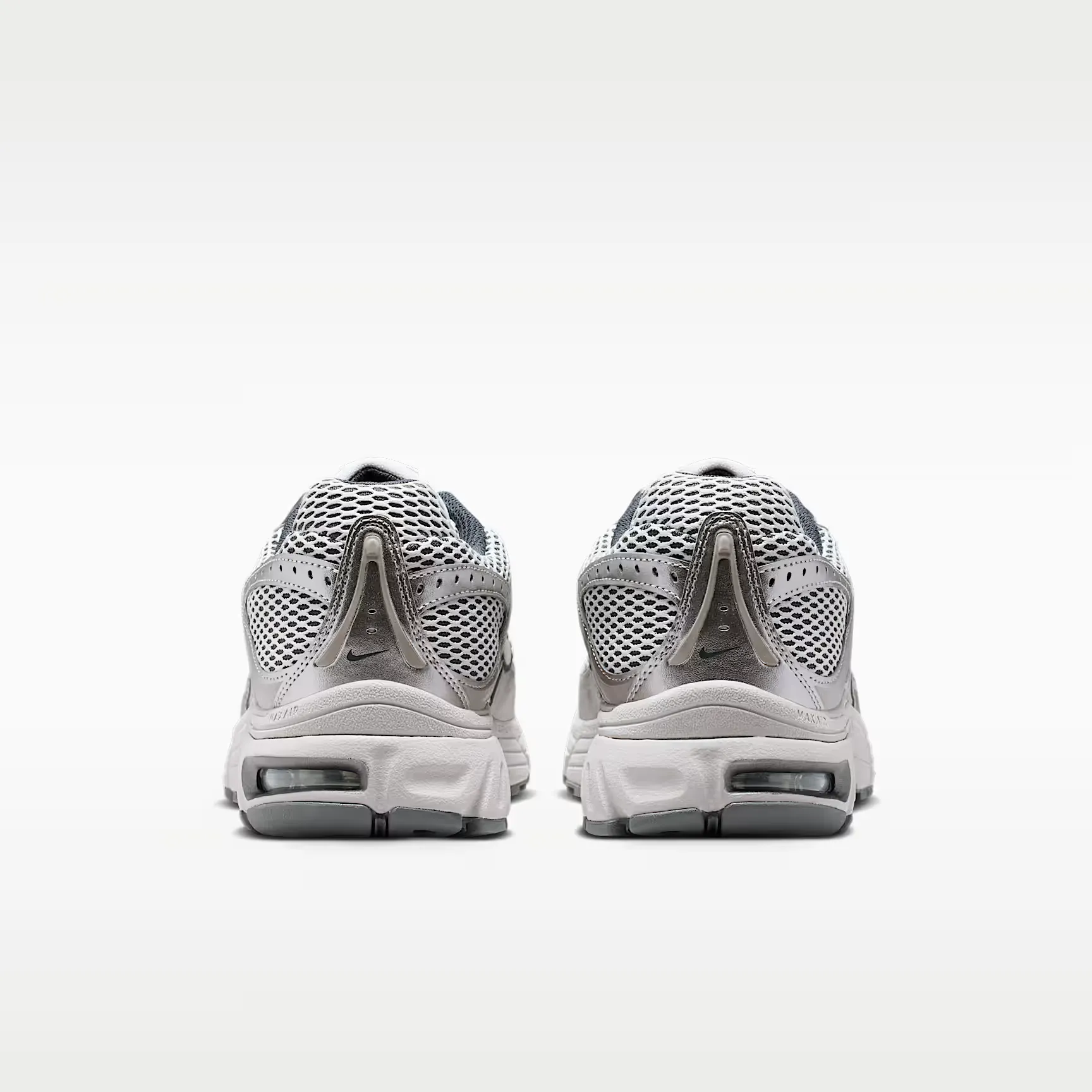 000000_Nike-Air-Max-Moto-2K_Vast-Grey_IO9279-008_img5