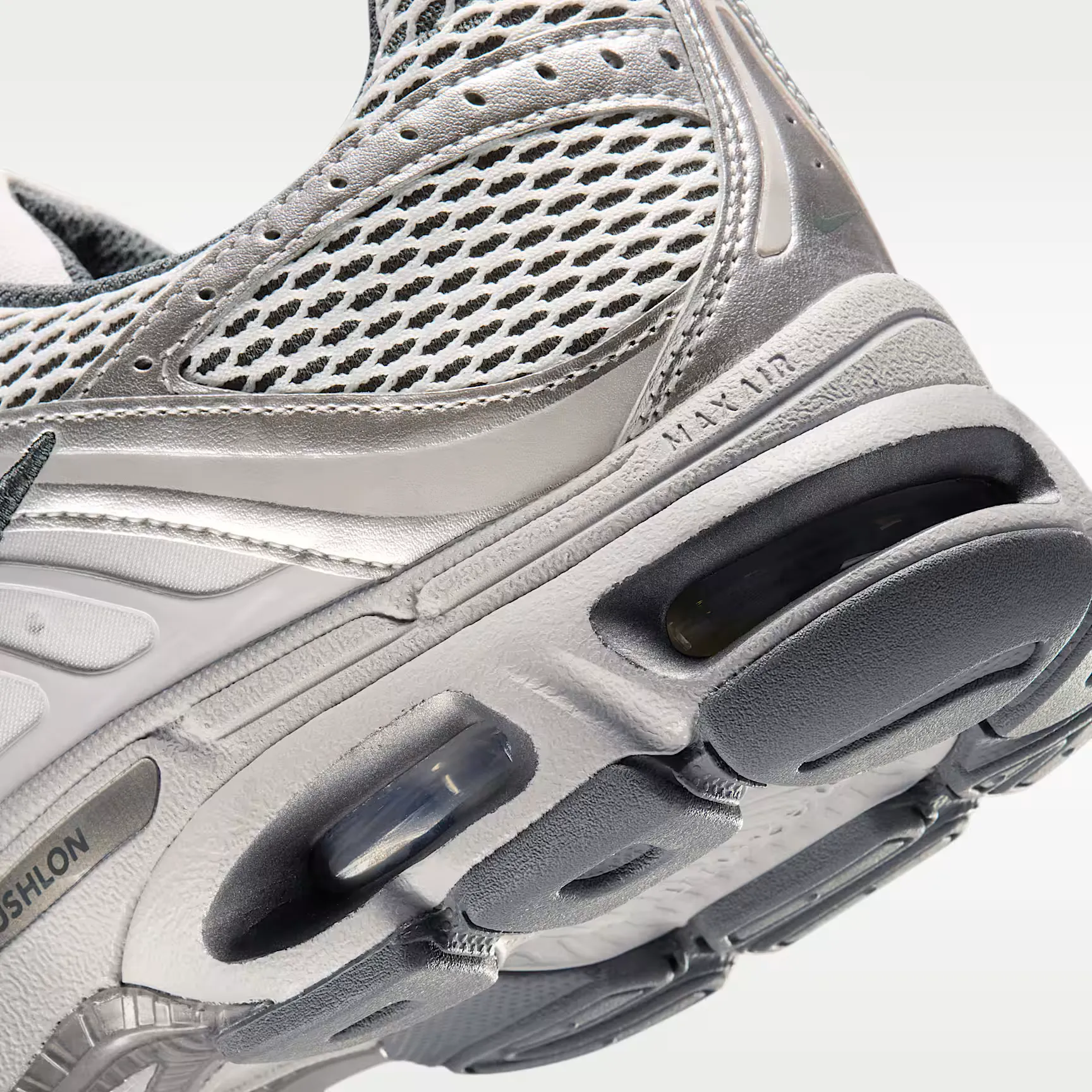 000000_Nike-Air-Max-Moto-2K_Vast-Grey_IO9279-008_img7