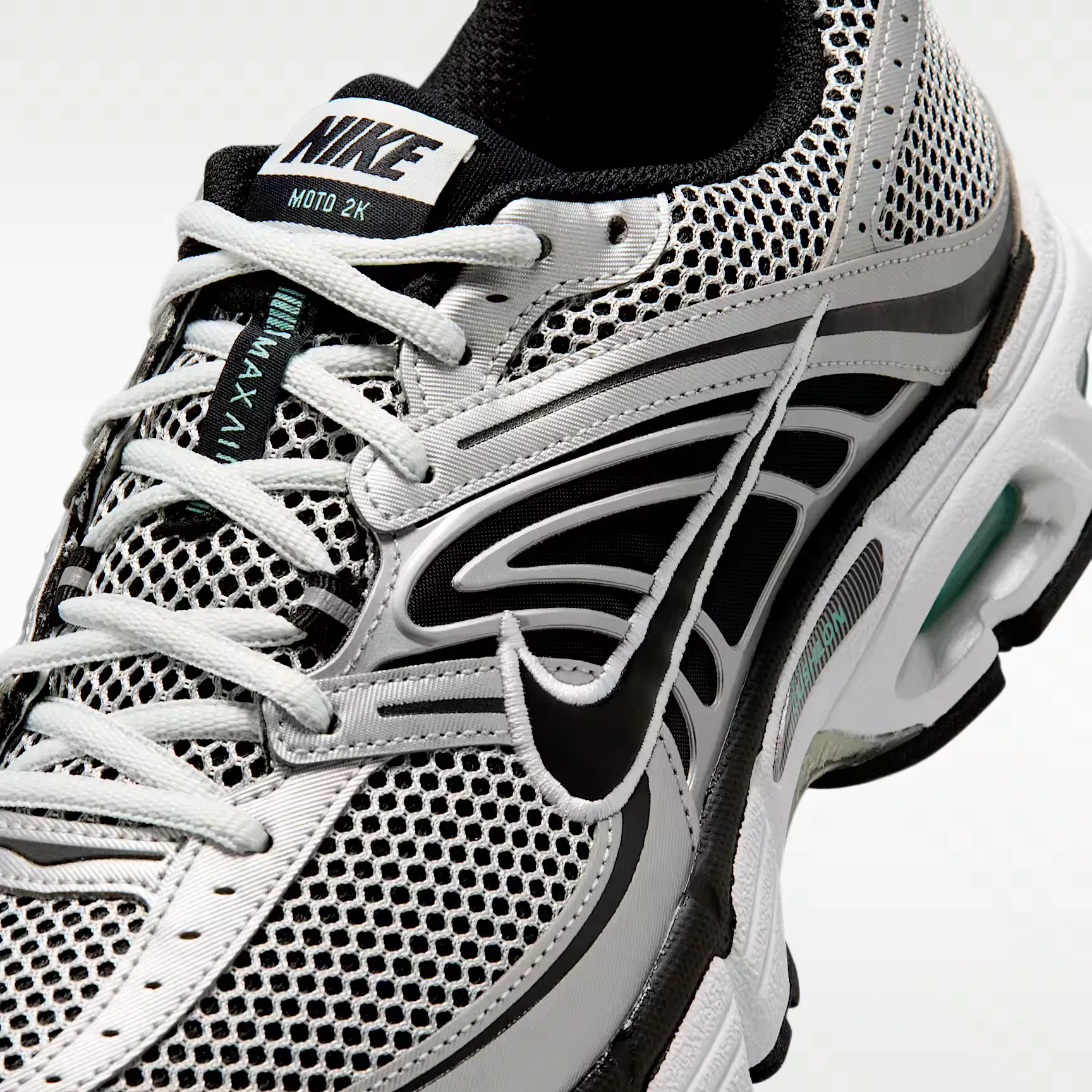 000000_Nike-Air-Max-Moto-2K_Off-White-Metallic-Silver_IR1476-101_img6