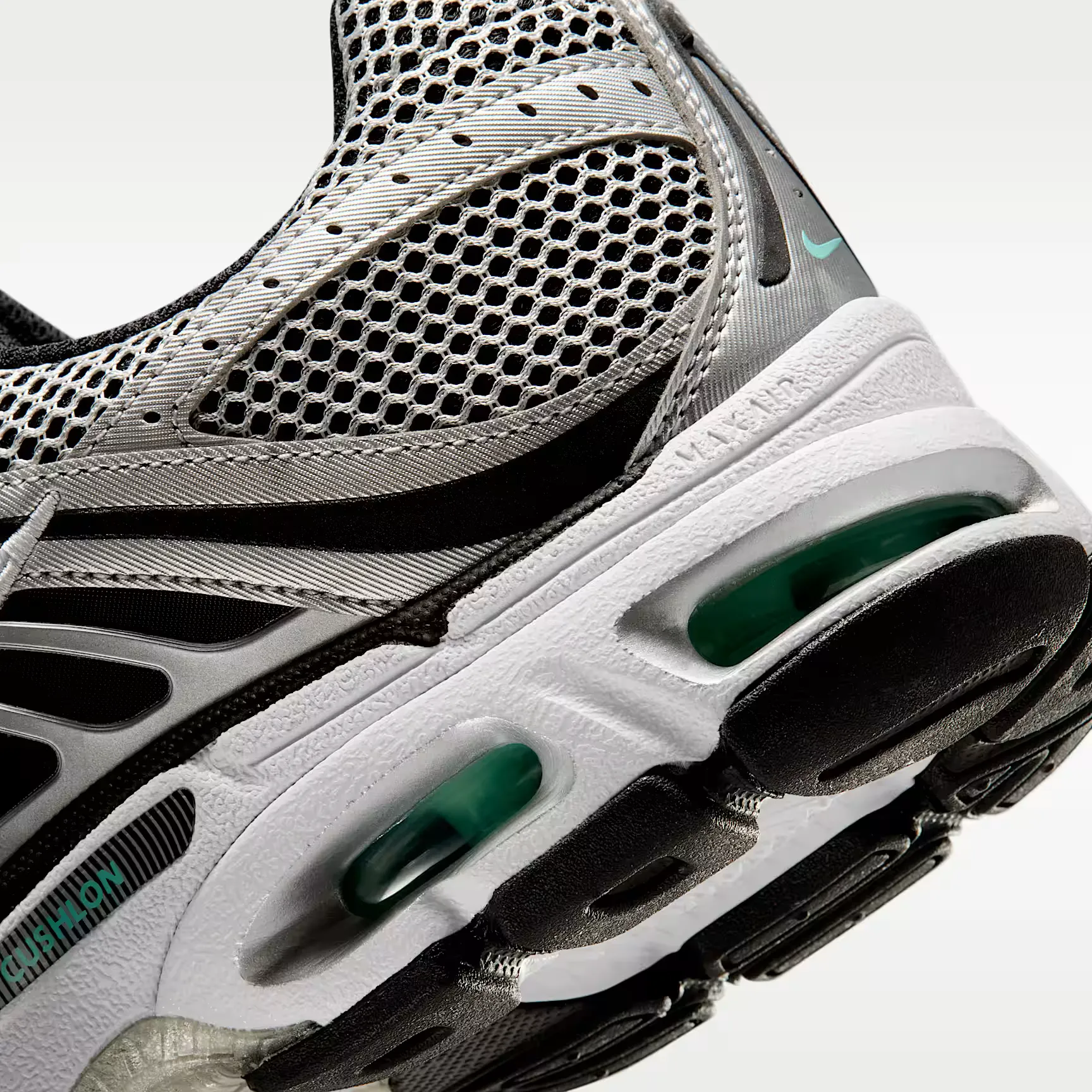 000000_Nike-Air-Max-Moto-2K_Off-White-Metallic-Silver_IR1476-101_img7