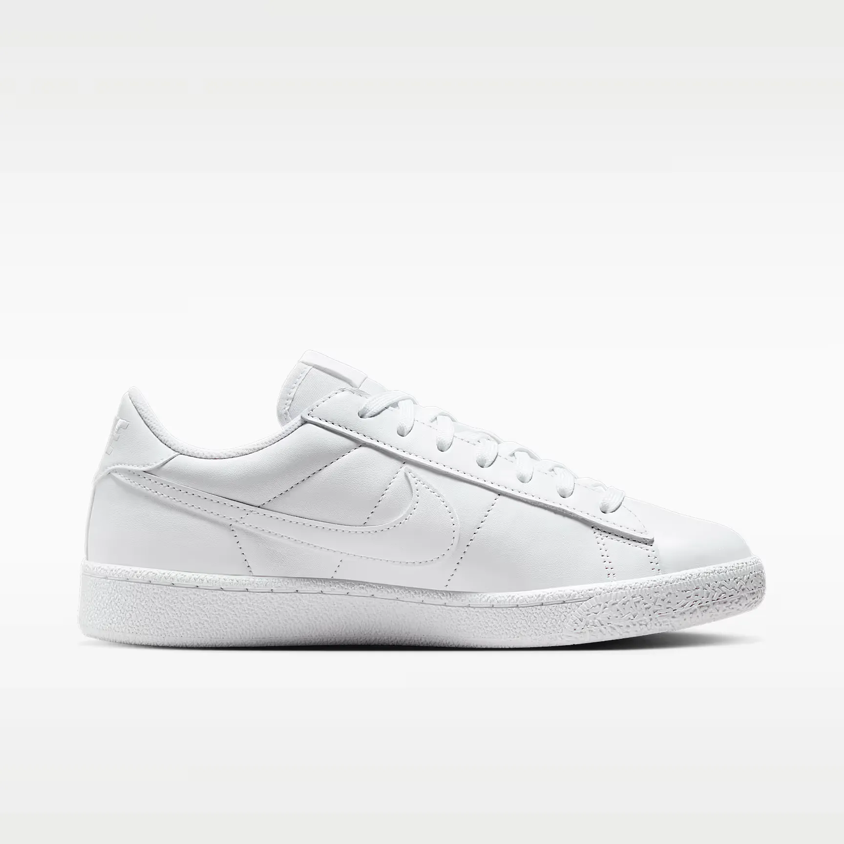 000000_Nike-Tennis-Classic-WMNS_Triple-White_IQ7387-107_img2