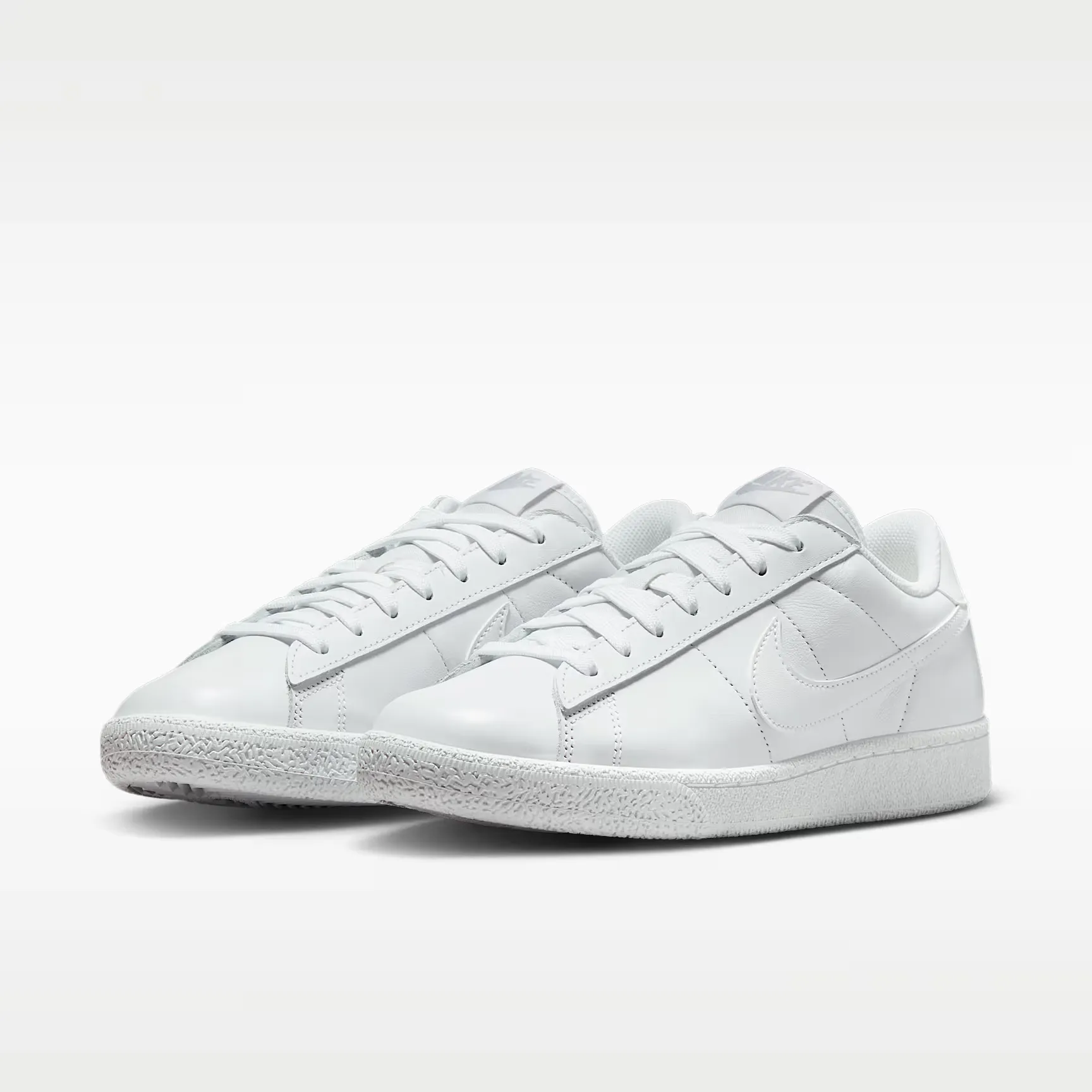 000000_Nike-Tennis-Classic-WMNS_Triple-White_IQ7387-107_img4