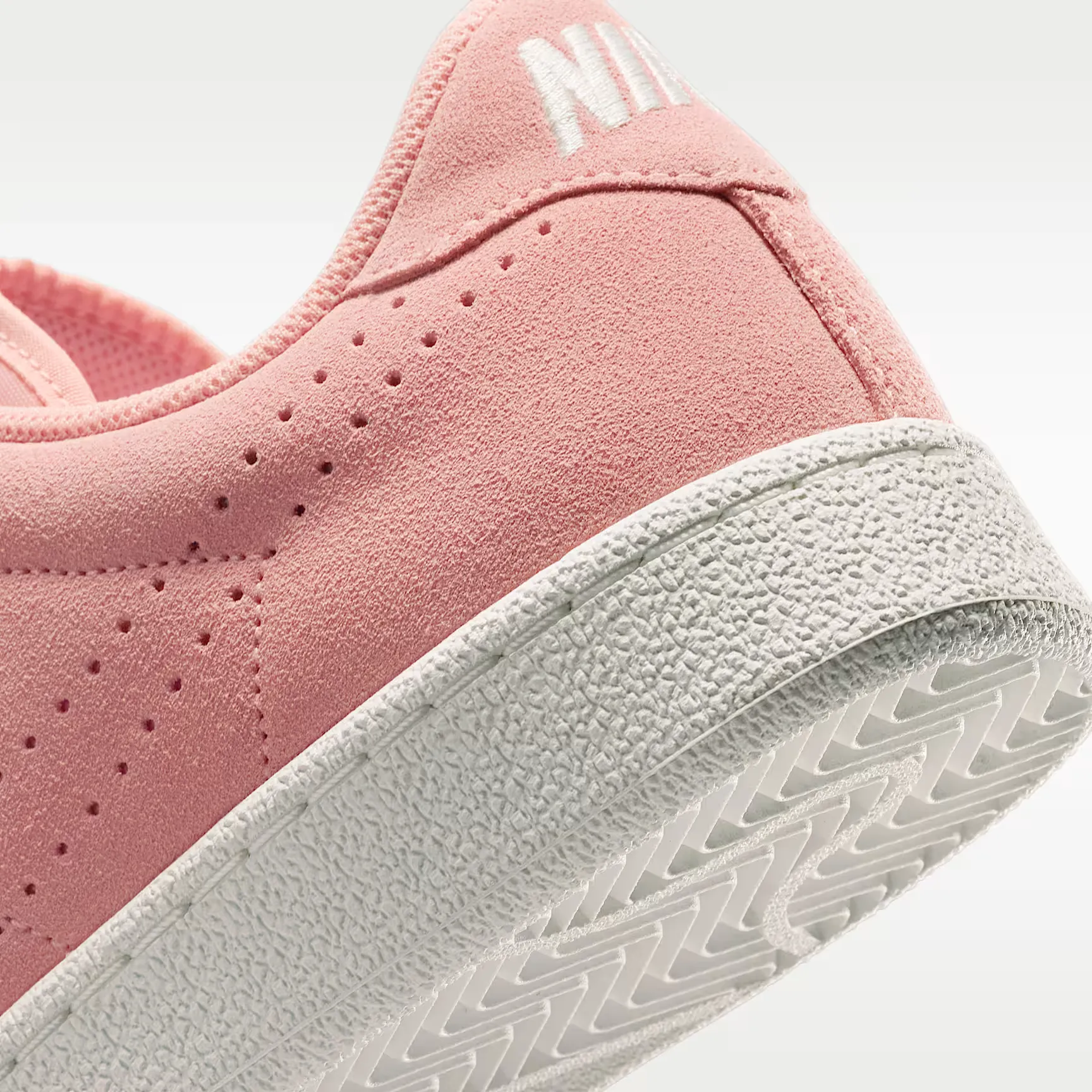 000000_Nike-Tennis-Classic-WMNS_Arctic-Orange-Sail_IQ7388-800_img7