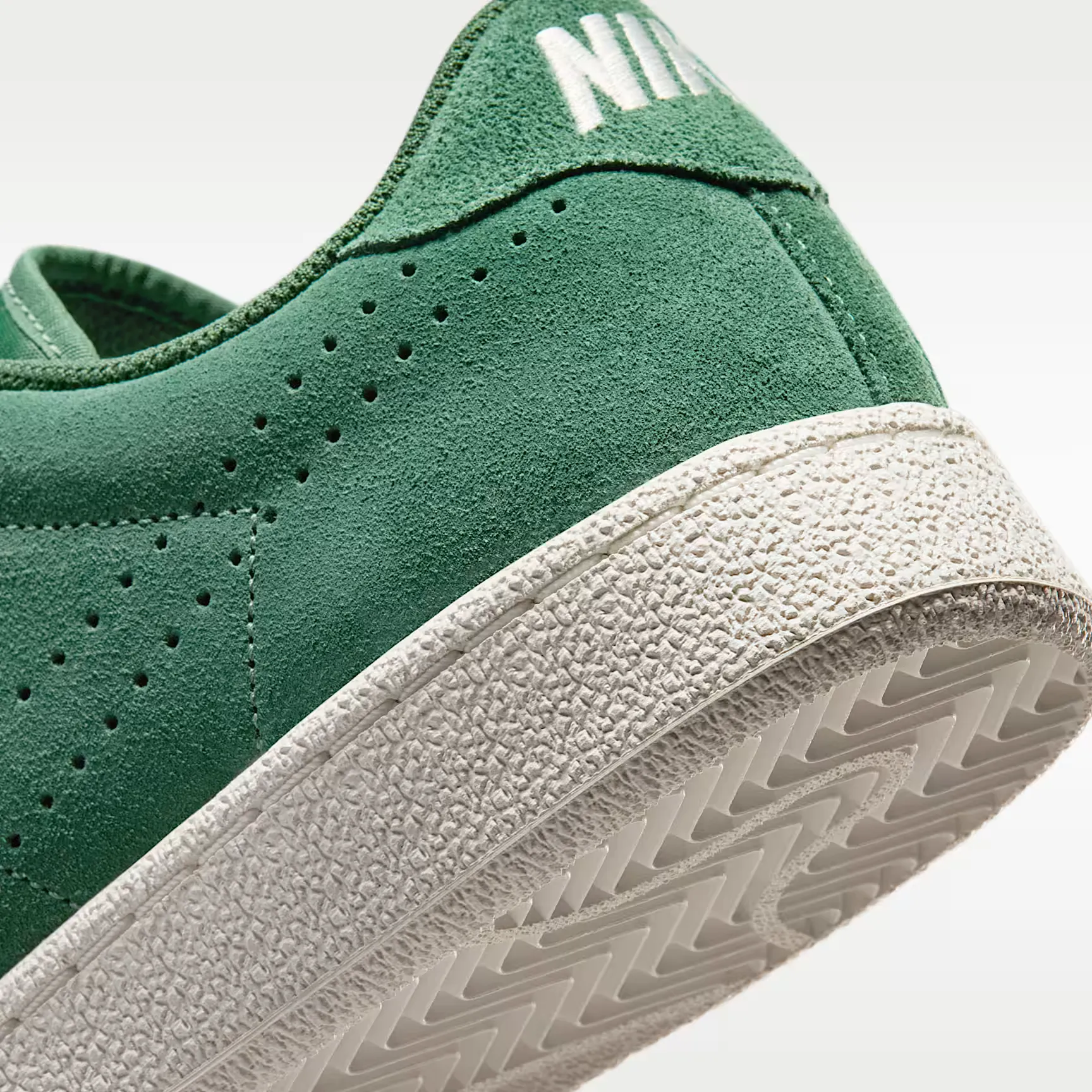 000000_Nike-Tennis-Classic-WMNS_Gorge-Green-Sail_IQ7388-300_img7