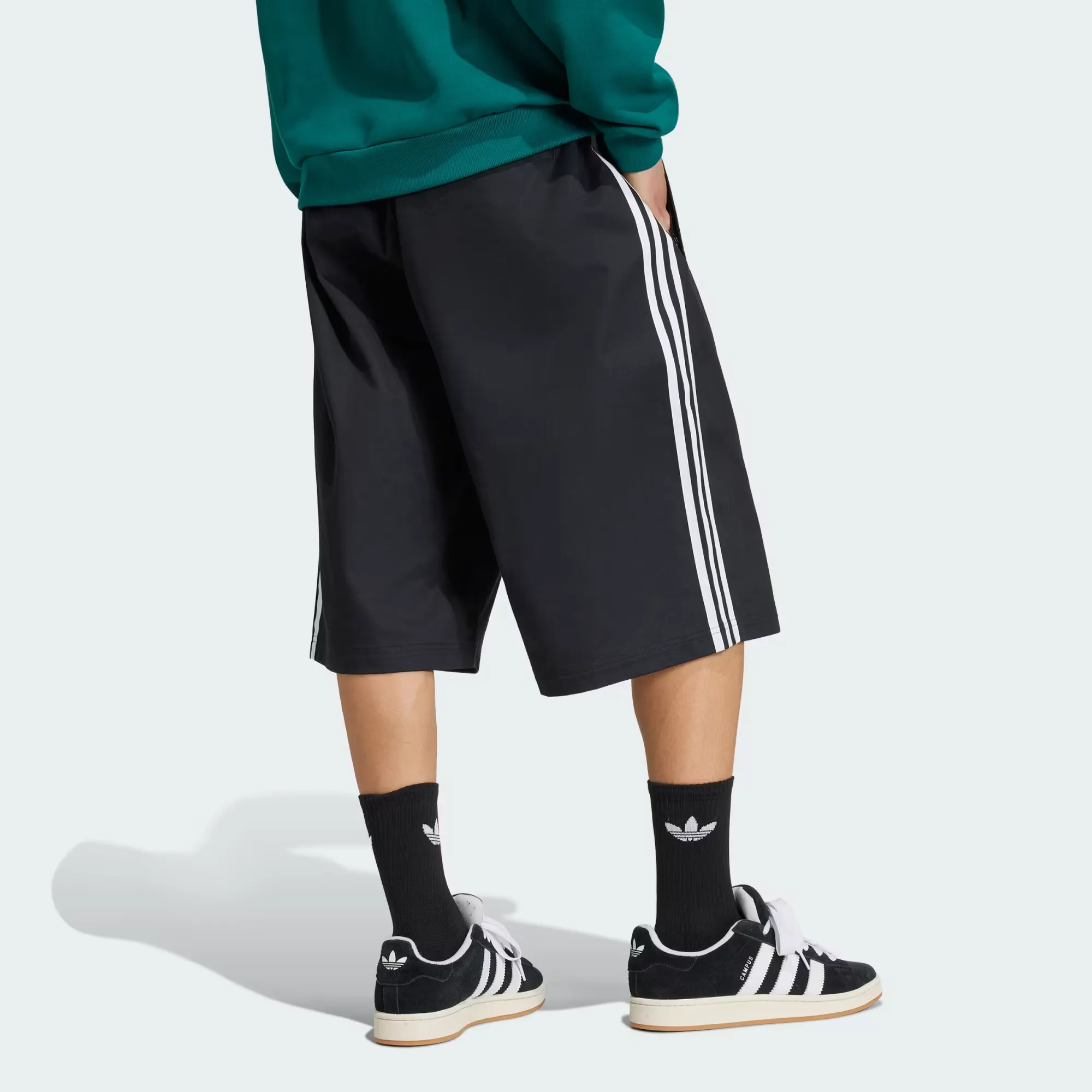 000000_adidas-Adicolor-SST-Short_Black_KR1389_img1