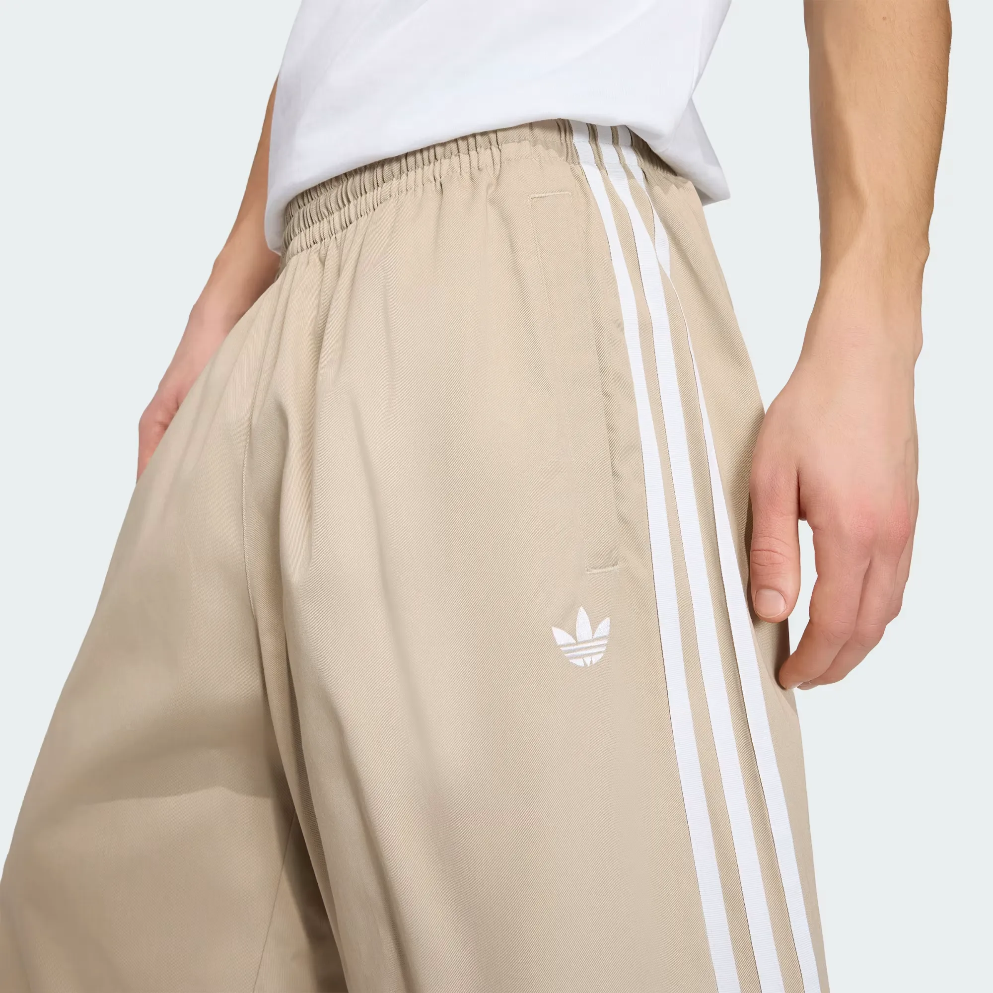 000000_adidas-Adicolor-SST-Cotton-Serge-Shorts_Khaki-Three_KR1388_img4