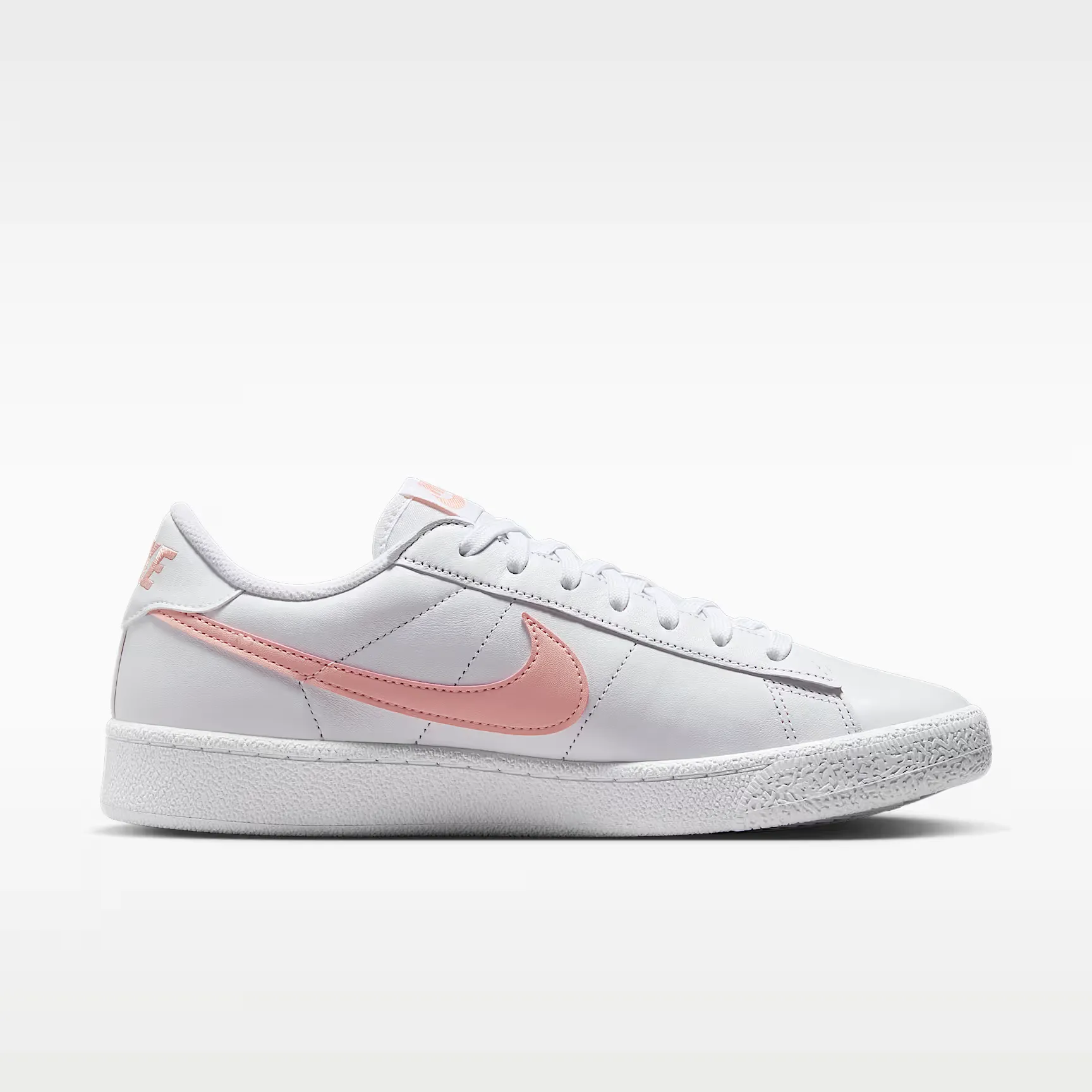 000000_Nike-Tennis-Classic-WMNS_White-Arctic-Orange_IQ7387-108_img2