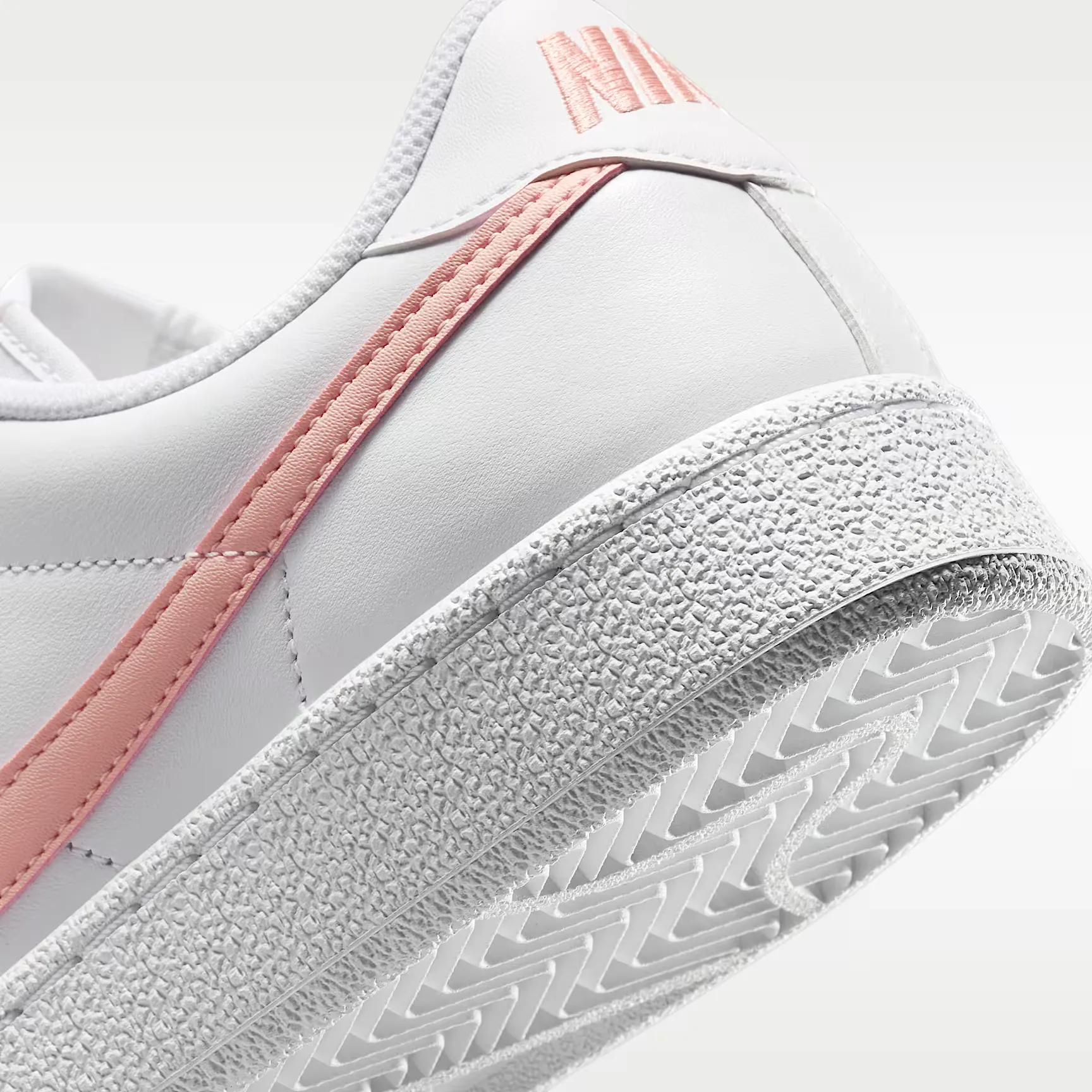 000000_Nike-Tennis-Classic-WMNS_White-Arctic-Orange_IQ7387-108_img7