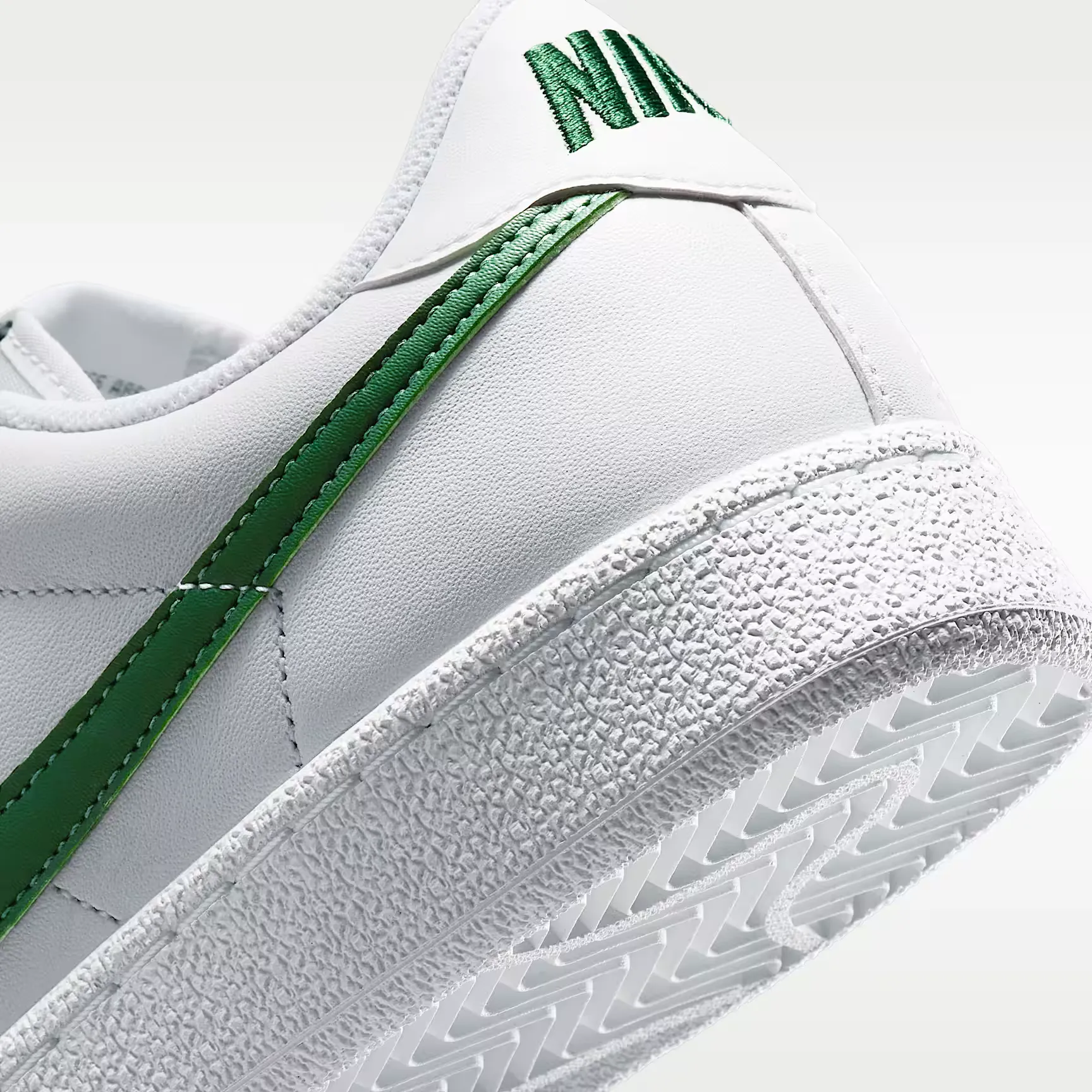 000000_Nike-Tennis-Classic-WMNS_White-Gorge-Green_IQ7387-101_img7