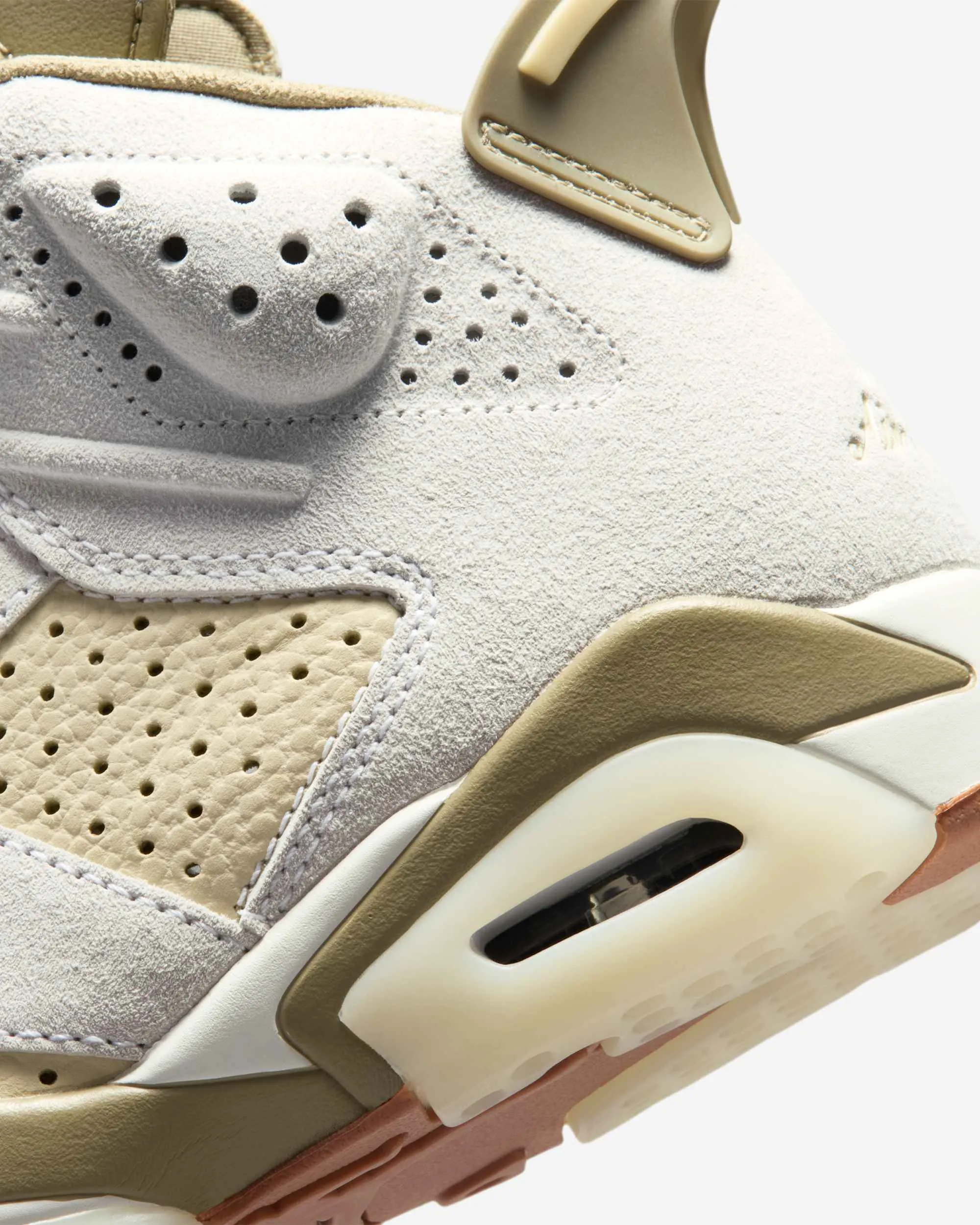 000000_Air-Jordan-6-Retro-WMNS_Sail-And-Neutral-Olive_IR2009-133_img8