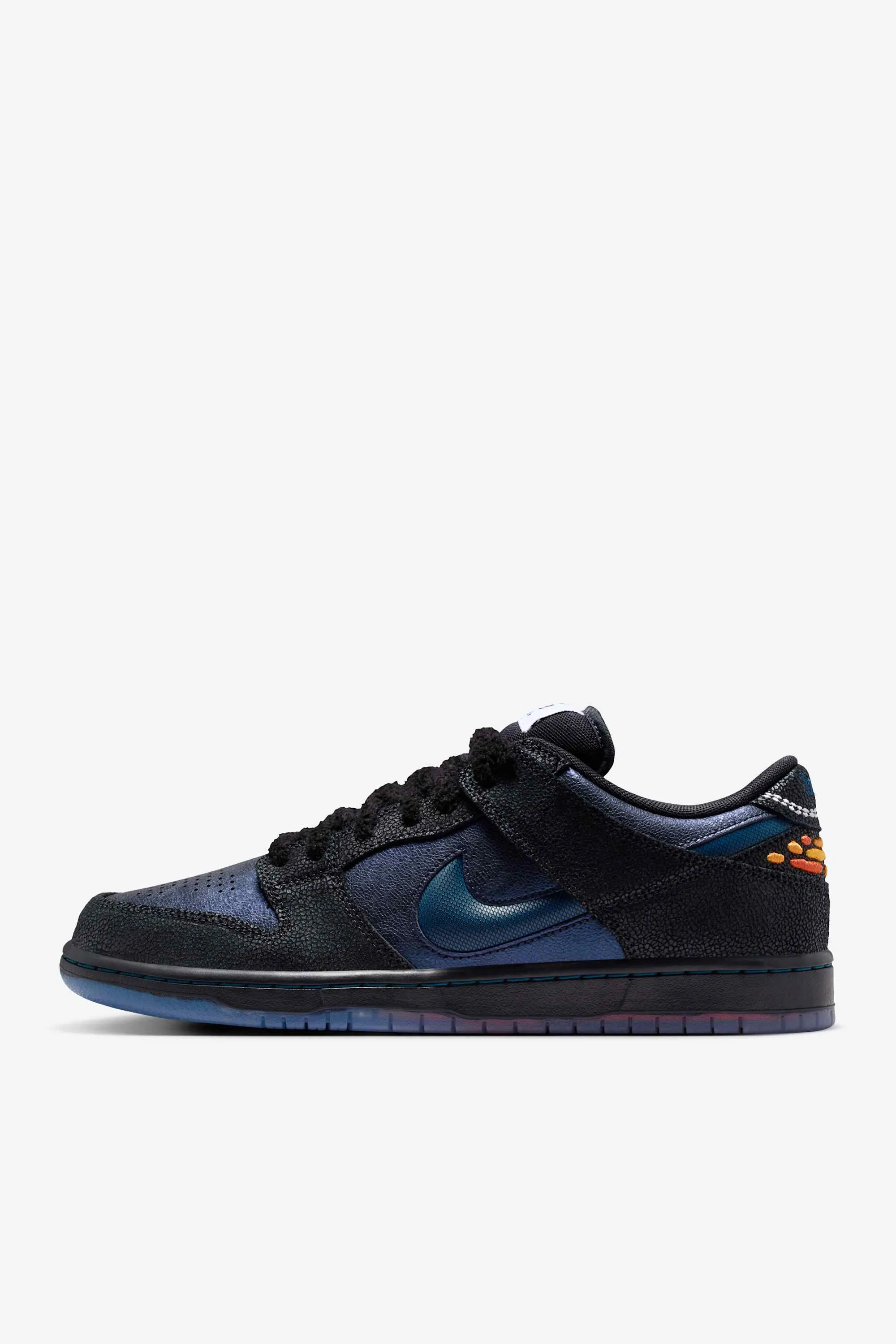 000000_Bluetile-x-Nike-SB-Dunk-Low_Monarch-Butterfly_IQ1323-001_img1