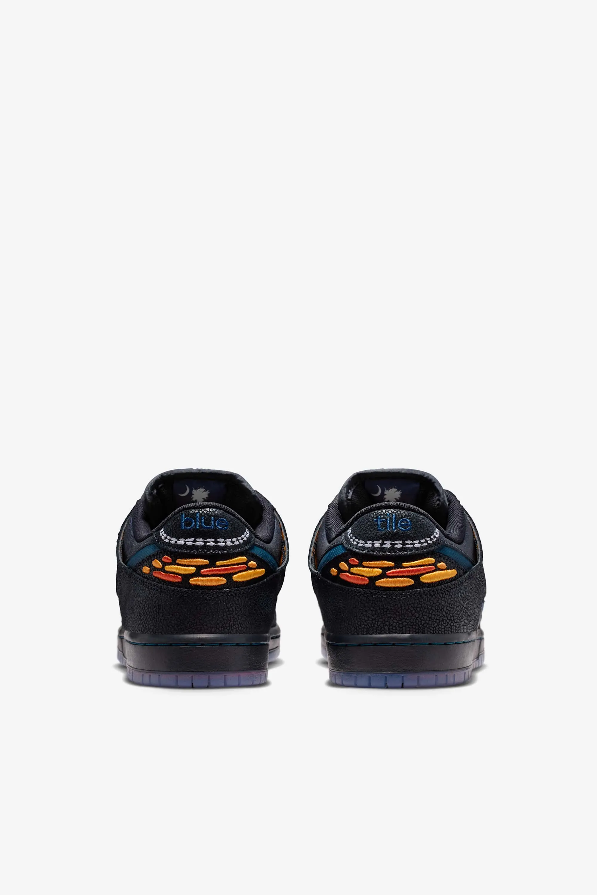 000000_Bluetile-x-Nike-SB-Dunk-Low_Monarch-Butterfly_IQ1323-001_img5