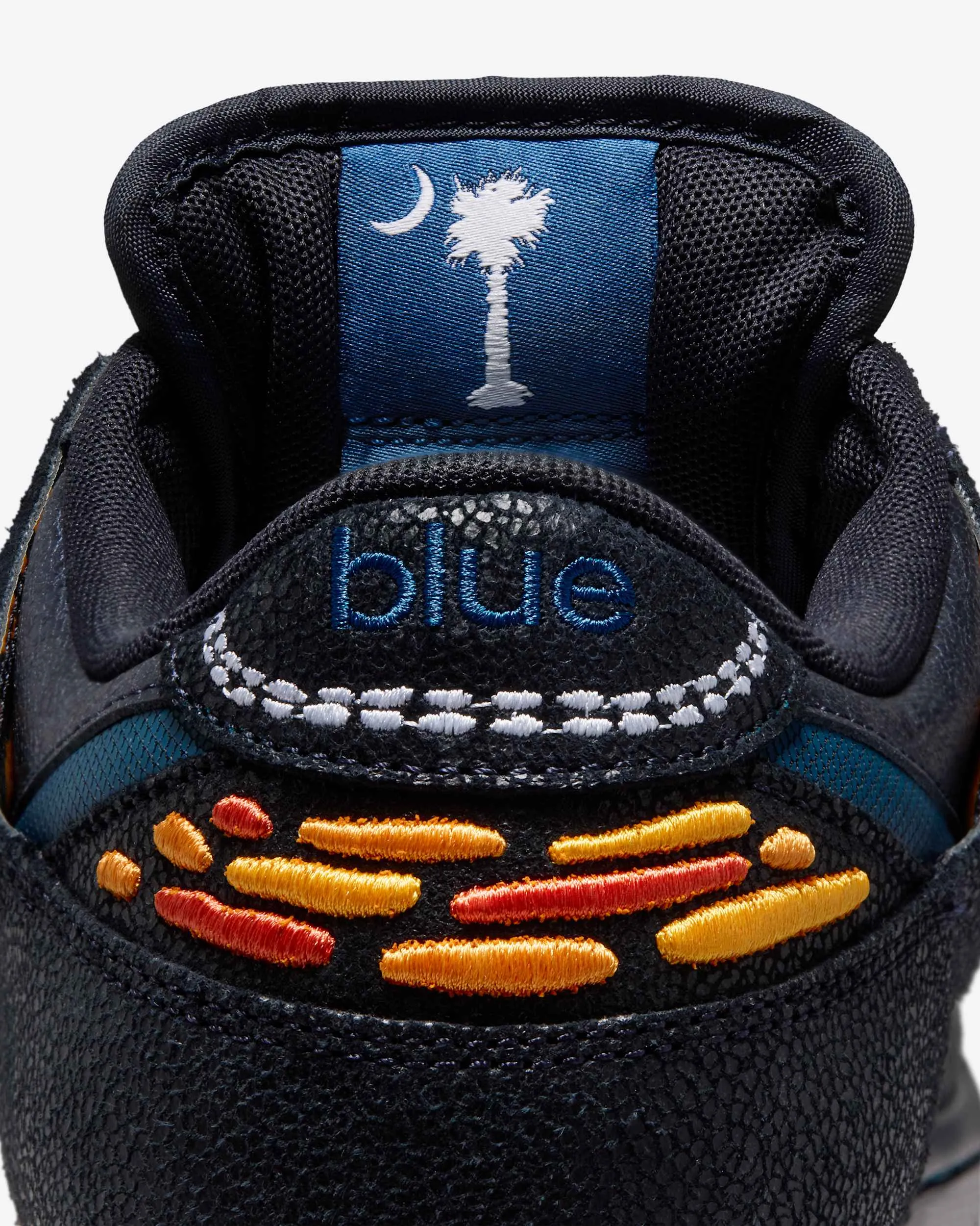 000000_Bluetile-x-Nike-SB-Dunk-Low_Monarch-Butterfly_IQ1323-001_img7