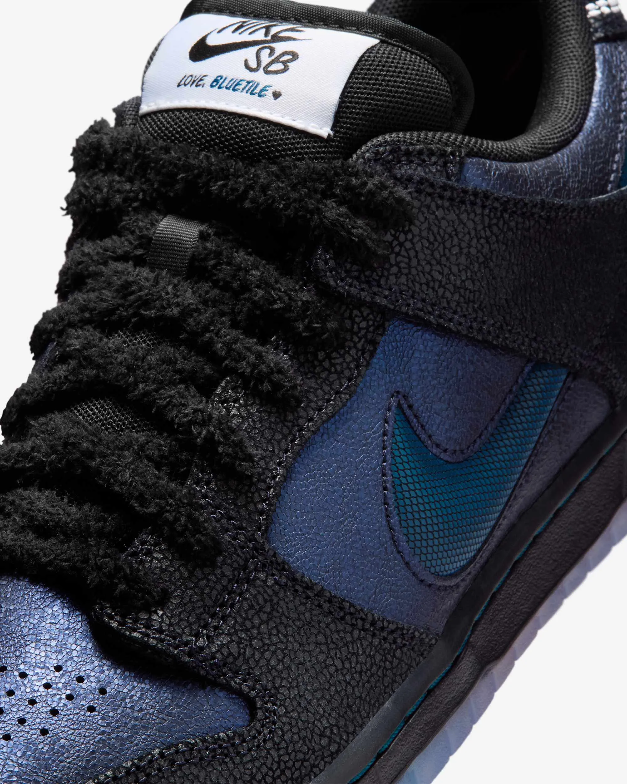 000000_Bluetile-x-Nike-SB-Dunk-Low_Monarch-Butterfly_IQ1323-001_img8