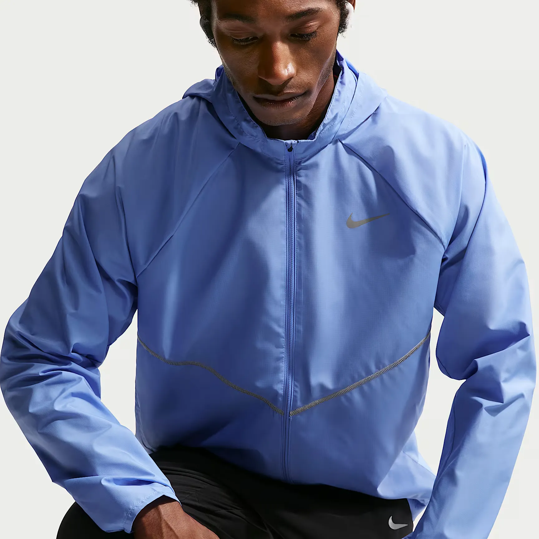 000000_Nike-Miler-UV-Repel-Running-Jacket_Royal-Pulse_IF2369-494_img2