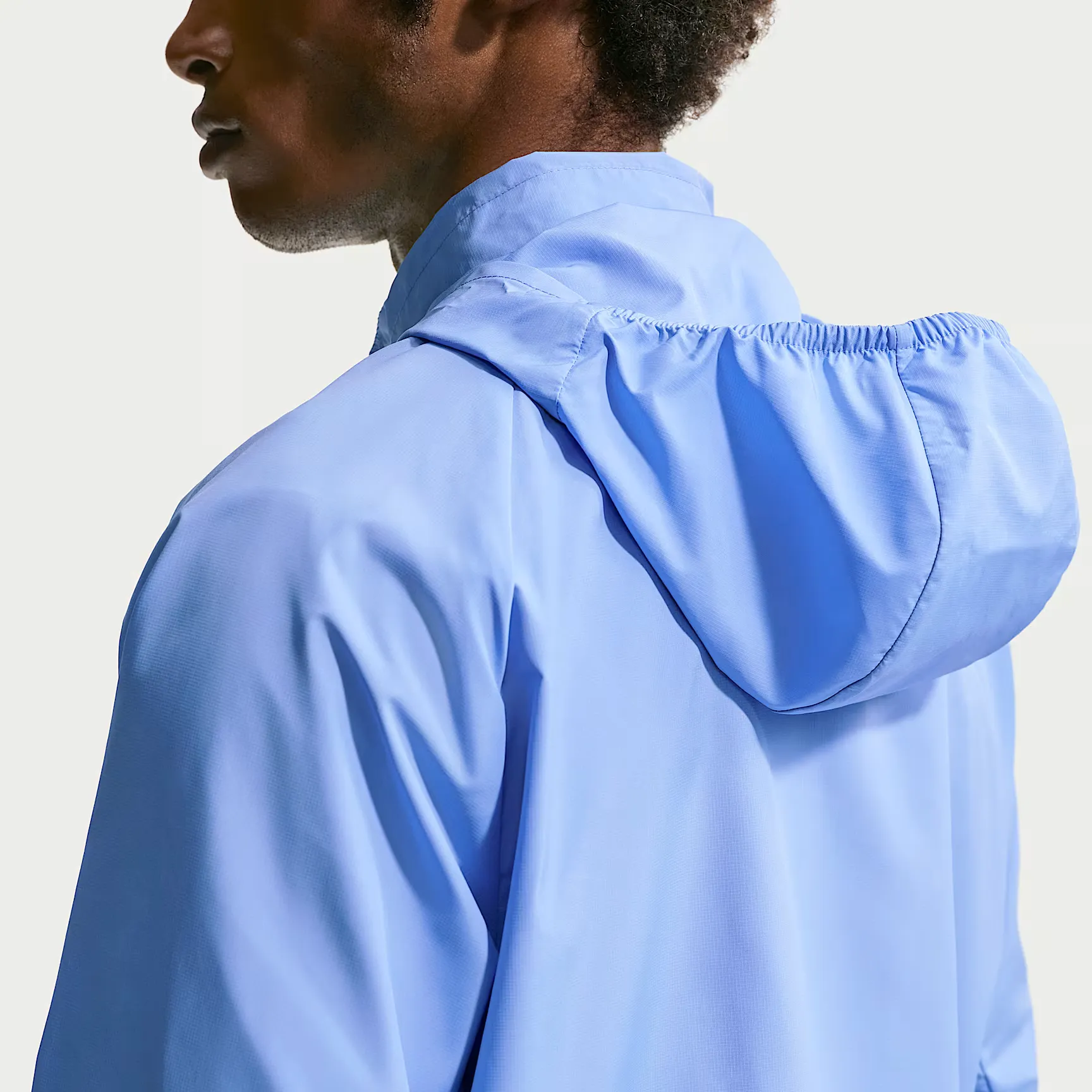 000000_Nike-Miler-UV-Repel-Running-Jacket_Royal-Pulse_IF2369-494_img5