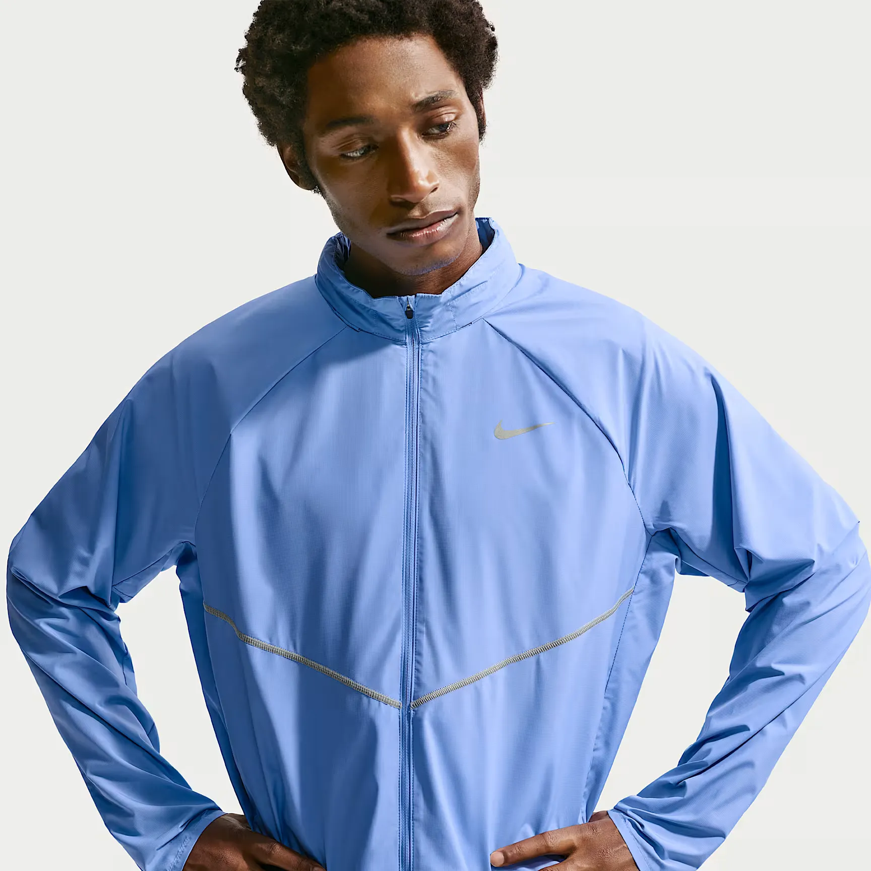 000000_Nike-Miler-UV-Repel-Running-Jacket_Royal-Pulse_IF2369-494_img0