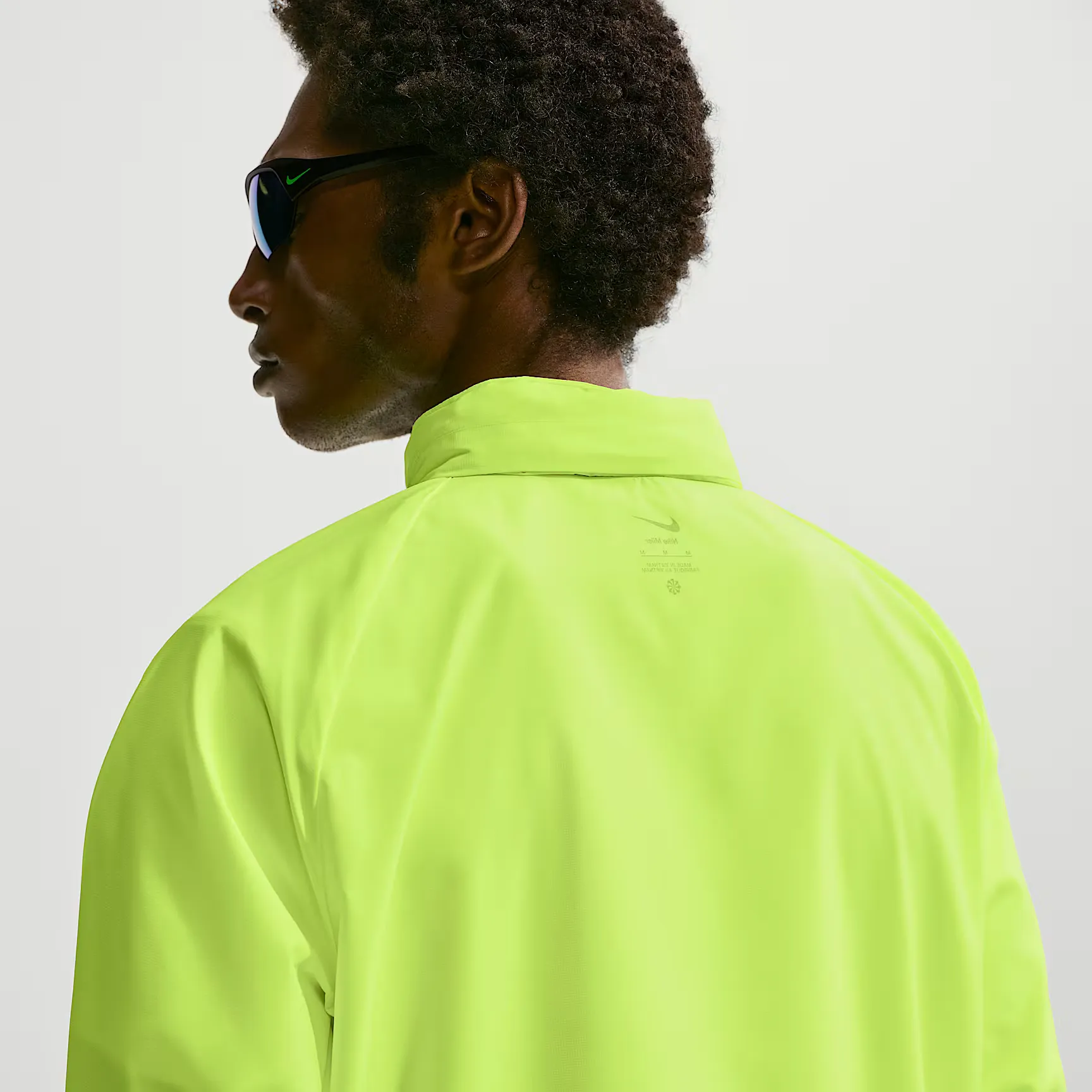 000000_Nike-Miler-Repel-UV-Running-Jacket_Volt-Ice_IF2369-737_img1