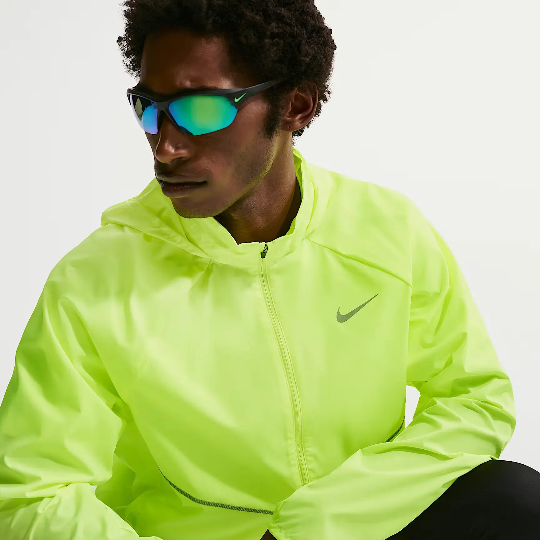 000000_Nike-Miler-Repel-UV-Running-Jacket_Volt-Ice_IF2369-737_img2