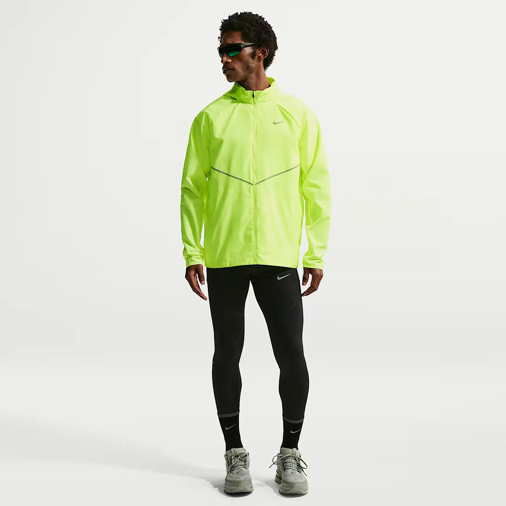000000_Nike-Miler-Repel-UV-Running-Jacket_Volt-Ice_IF2369-737_img3