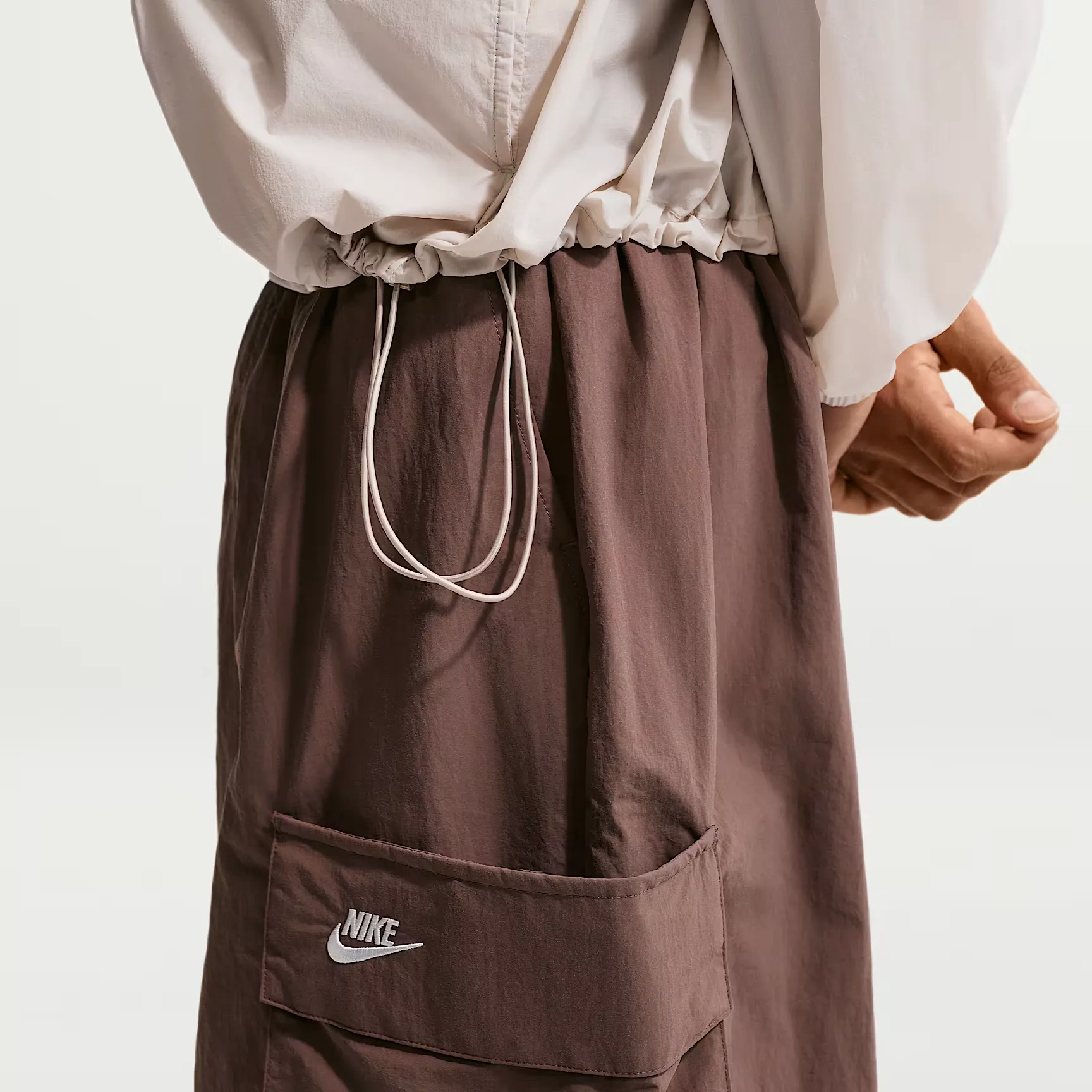000000_Nike-Windrunner_Light-Orewood-Brown_IO9627-104_img5