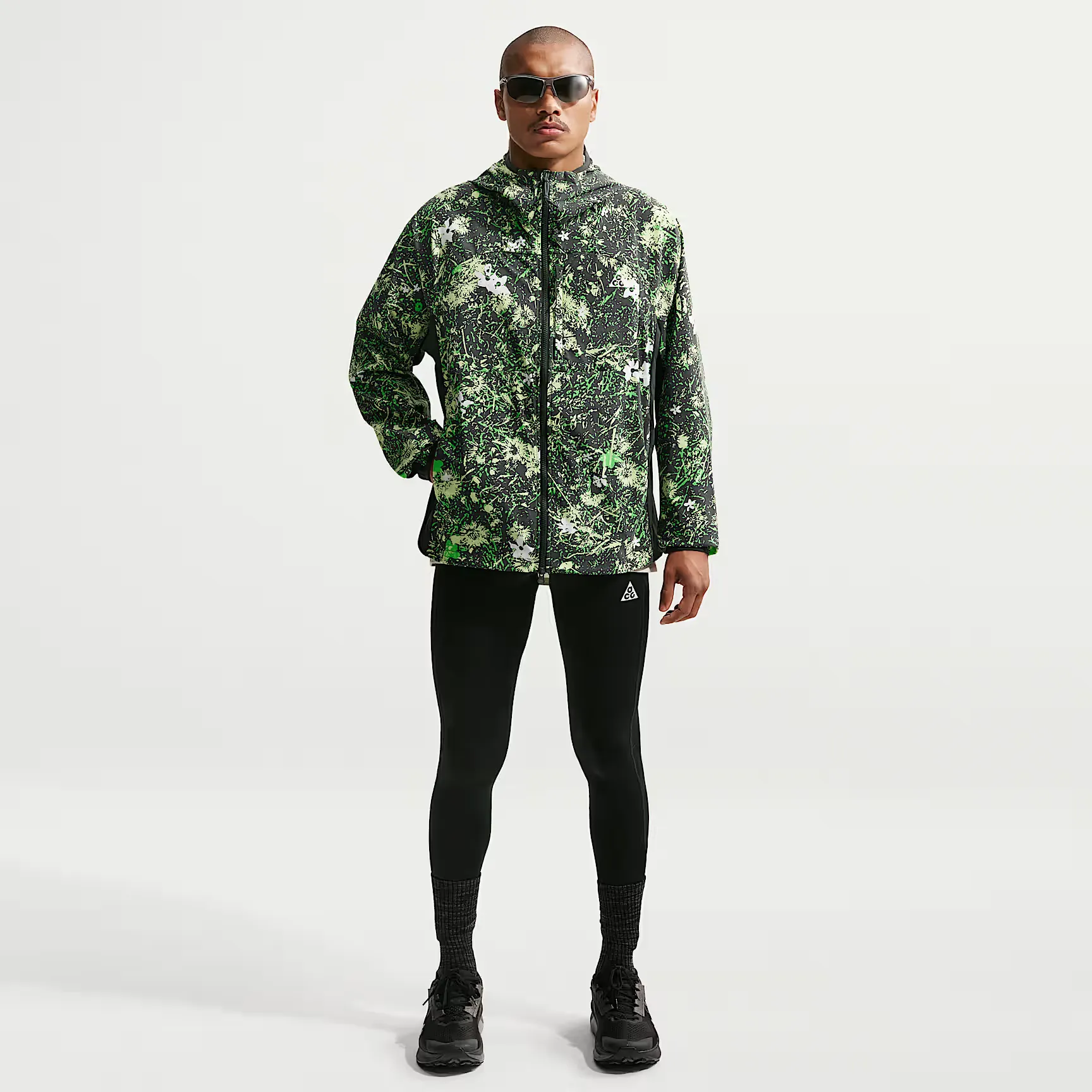 000000_Nike-ACG-Five-Towers-UV-Protection-Jacket_Black-Spruce-Life-Lime_II3650-317_img3