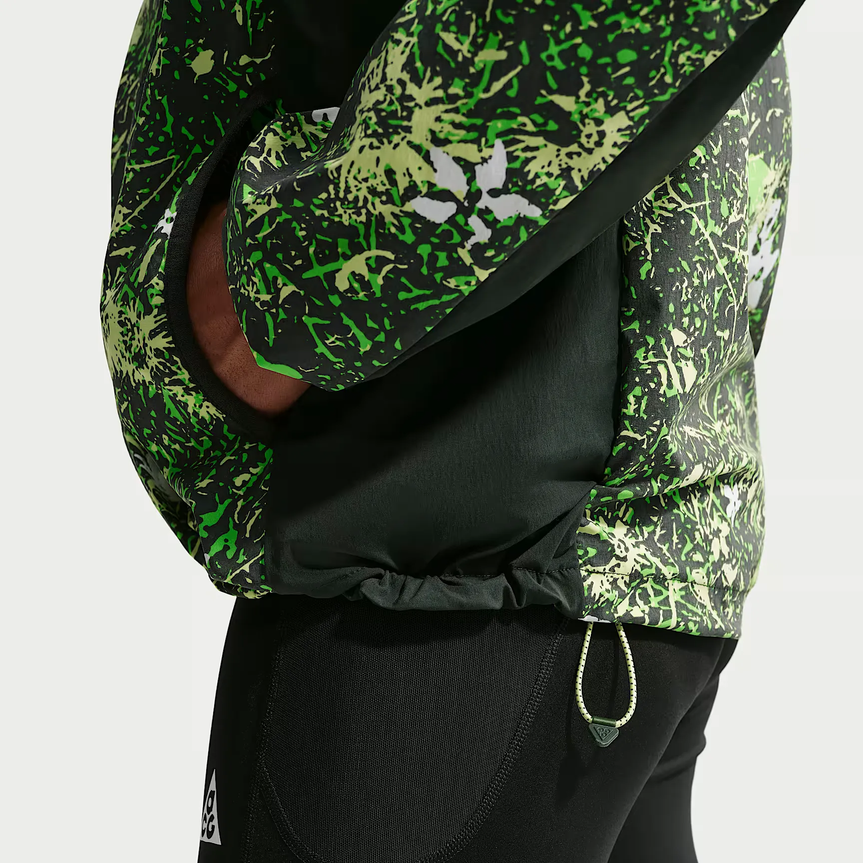 000000_Nike-ACG-Five-Towers-UV-Protection-Jacket_Black-Spruce-Life-Lime_II3650-317_img5