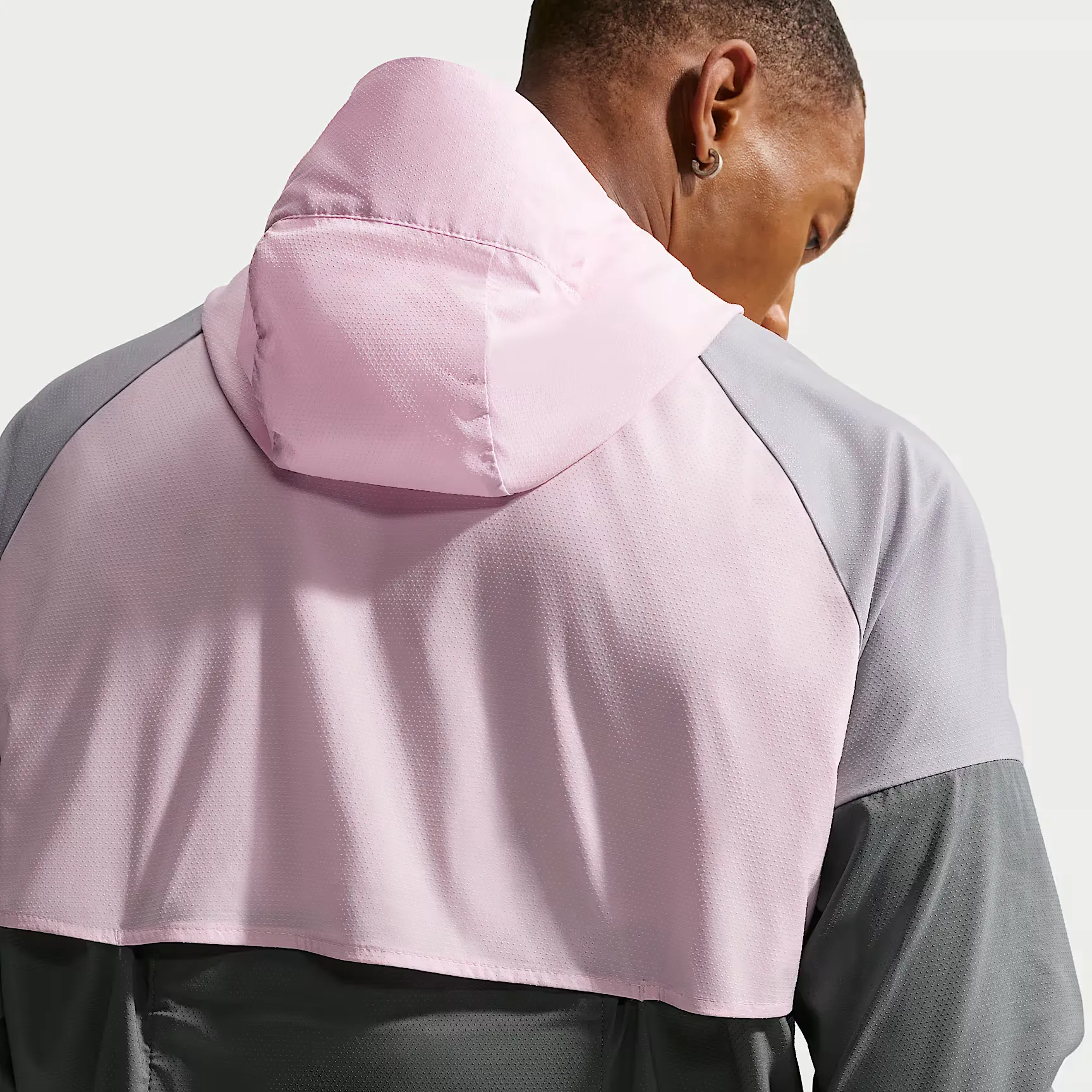 000000_Nike-Running-Impossibly-Light-Windrunner-Jacket_Smoke-Grey-Pink-Foam-Wolf-Grey_HV6521-060_img1