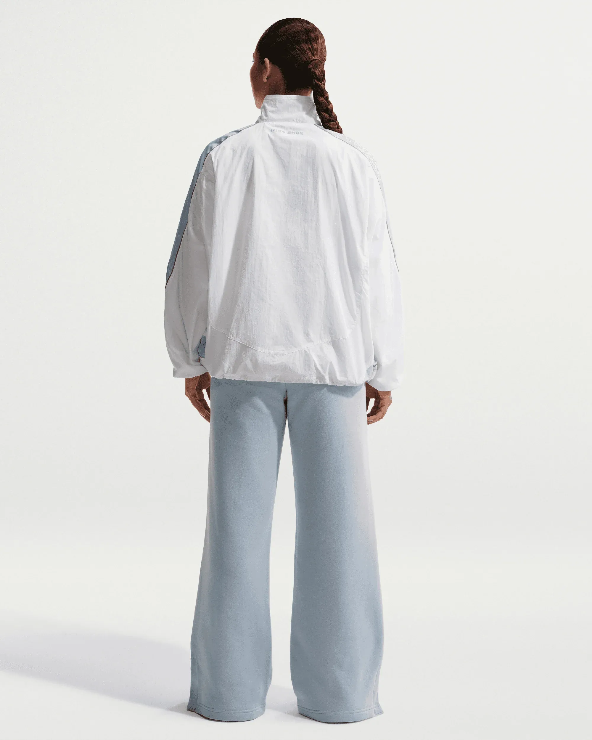 000000_Nike-Sportswear-Shox-Woven-Logo-Water-Repellent-Oversize-Light-Jacket-WMNS_White-Light-Blue_IO8380-100_img3