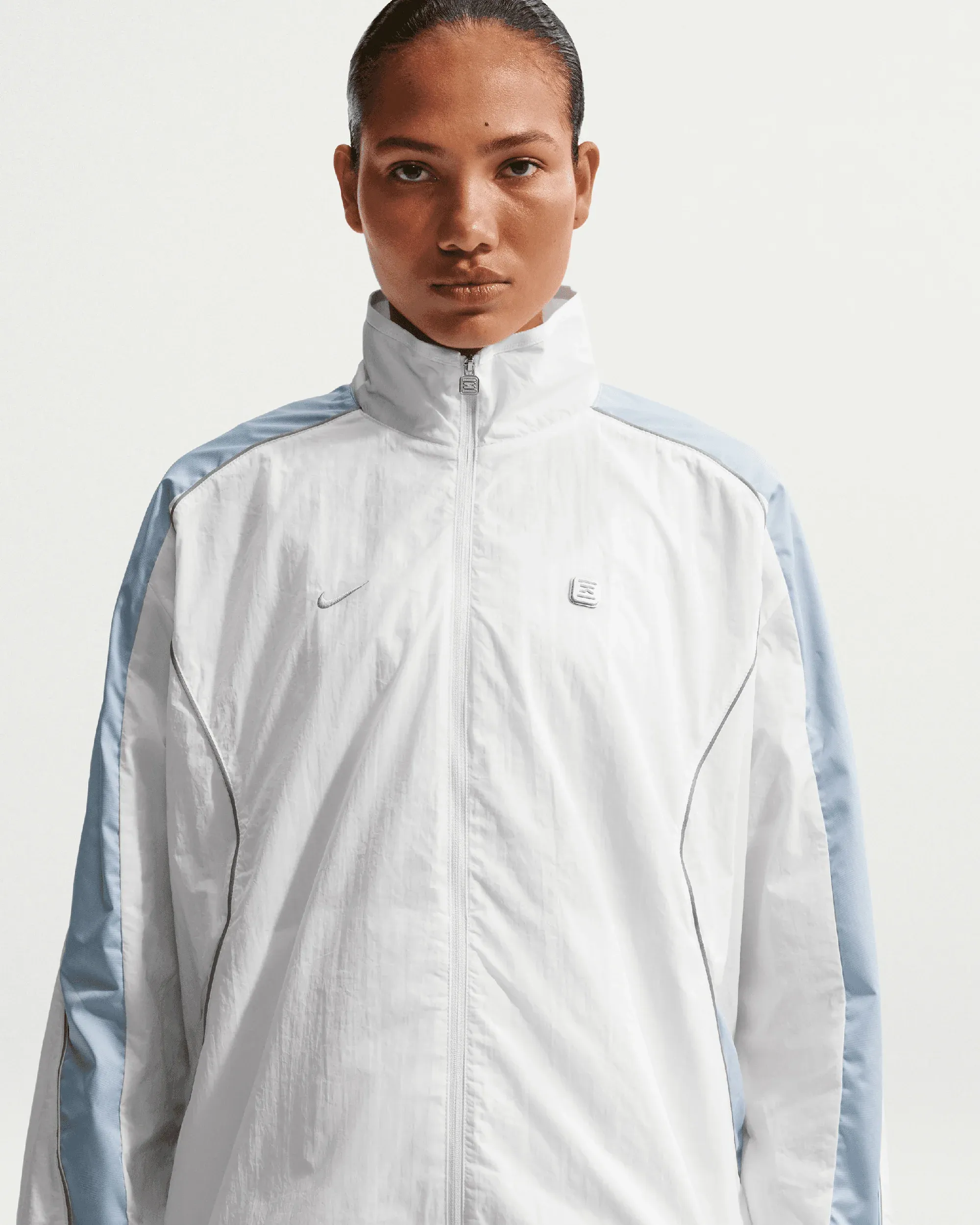 000000_Nike-Sportswear-Shox-Woven-Logo-Water-Repellent-Oversize-Light-Jacket-WMNS_White-Light-Blue_IO8380-100_img0