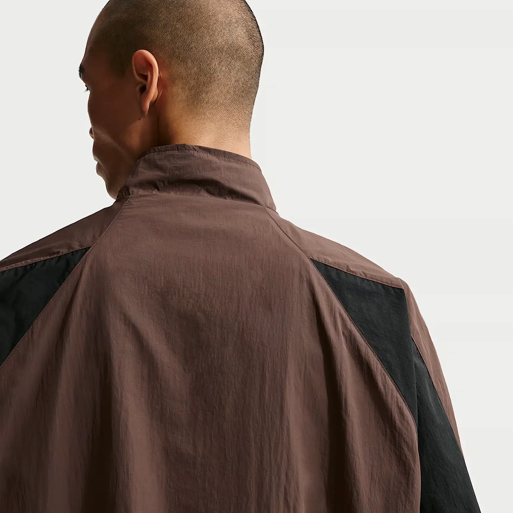 000000_Nike-Sportswear-Tuned-Air-Track-Jacket_Baroque-Brown-Black_IM5976-237_img1