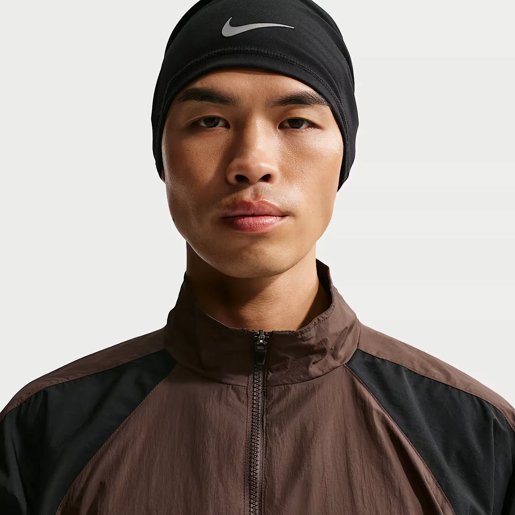 000000_Nike-Sportswear-Tuned-Air-Track-Jacket_Baroque-Brown-Black_IM5976-237_img2