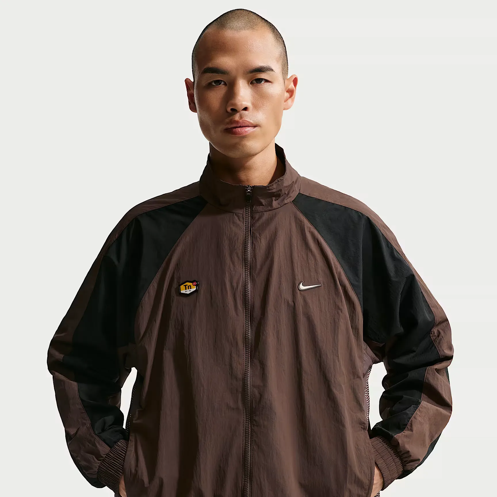 000000_Nike-Sportswear-Tuned-Air-Track-Jacket_Baroque-Brown-Black_IM5976-237_img0
