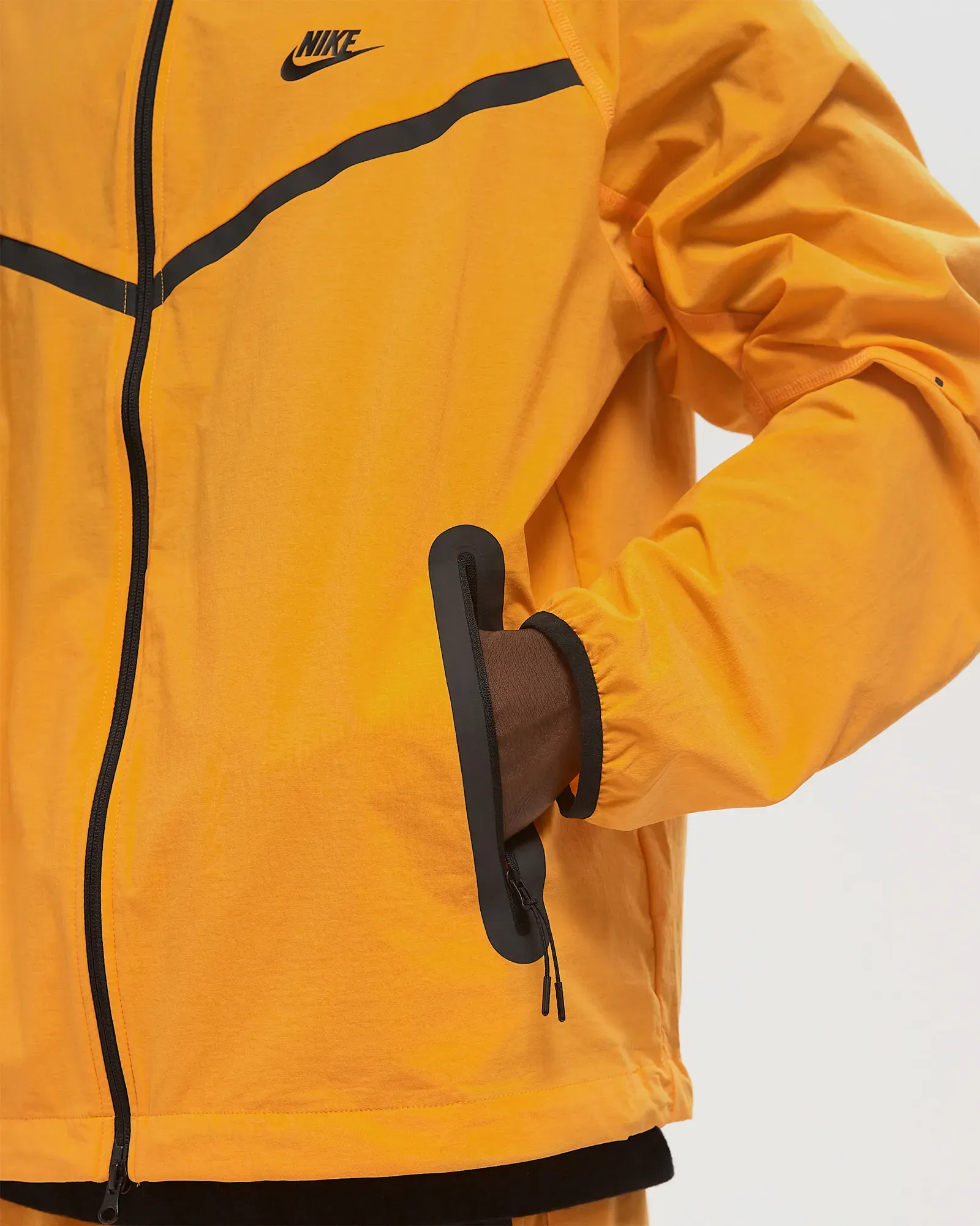 000000_Nike-Tech-Woven-WR-Full-Zip-Jacket_Sundial_II4600-717_img2