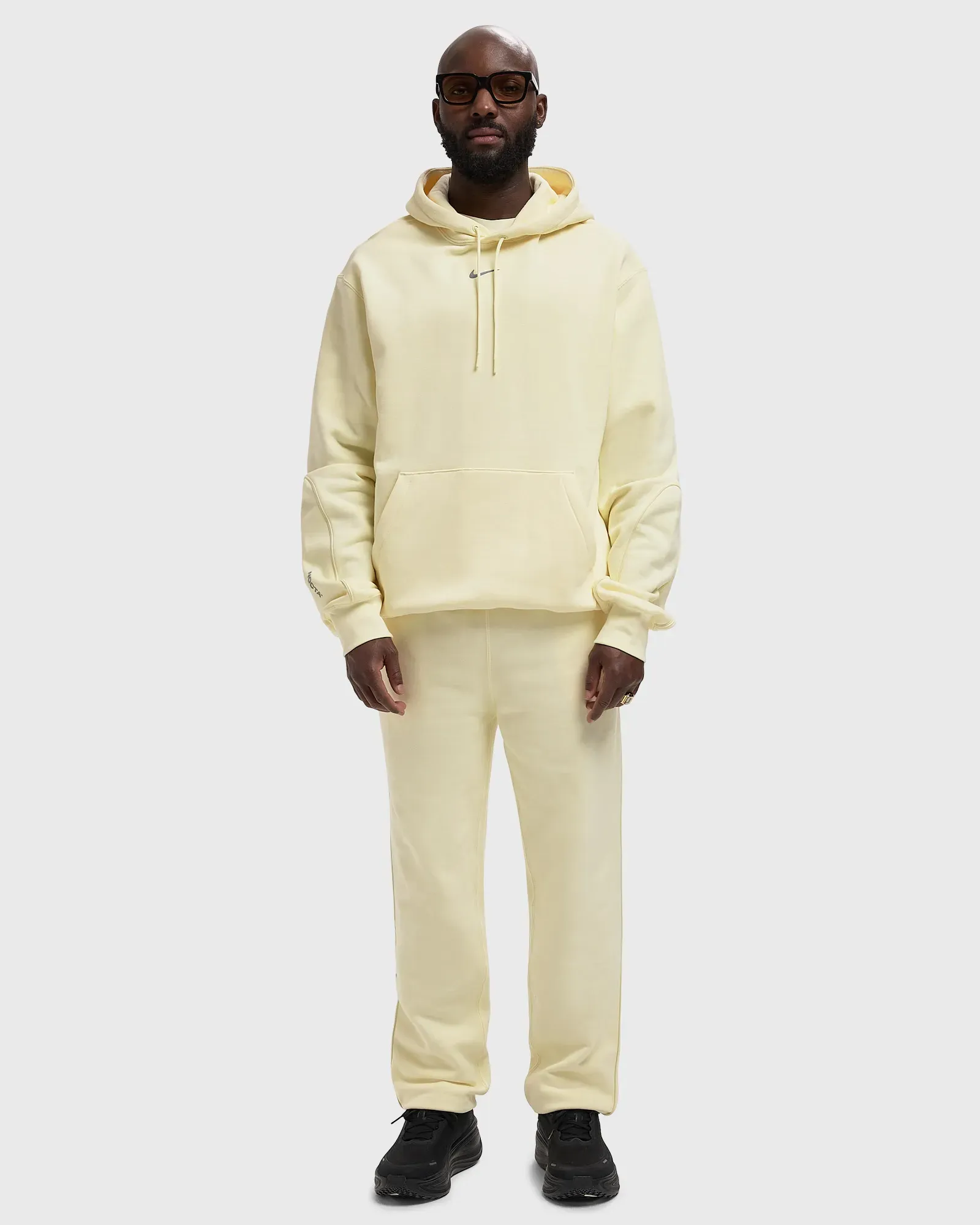 000000_Nike-x-CS-NOCTA-Fleece-CS-Hoodie-2_Alabaster-Stealth_HM5762-744_img1