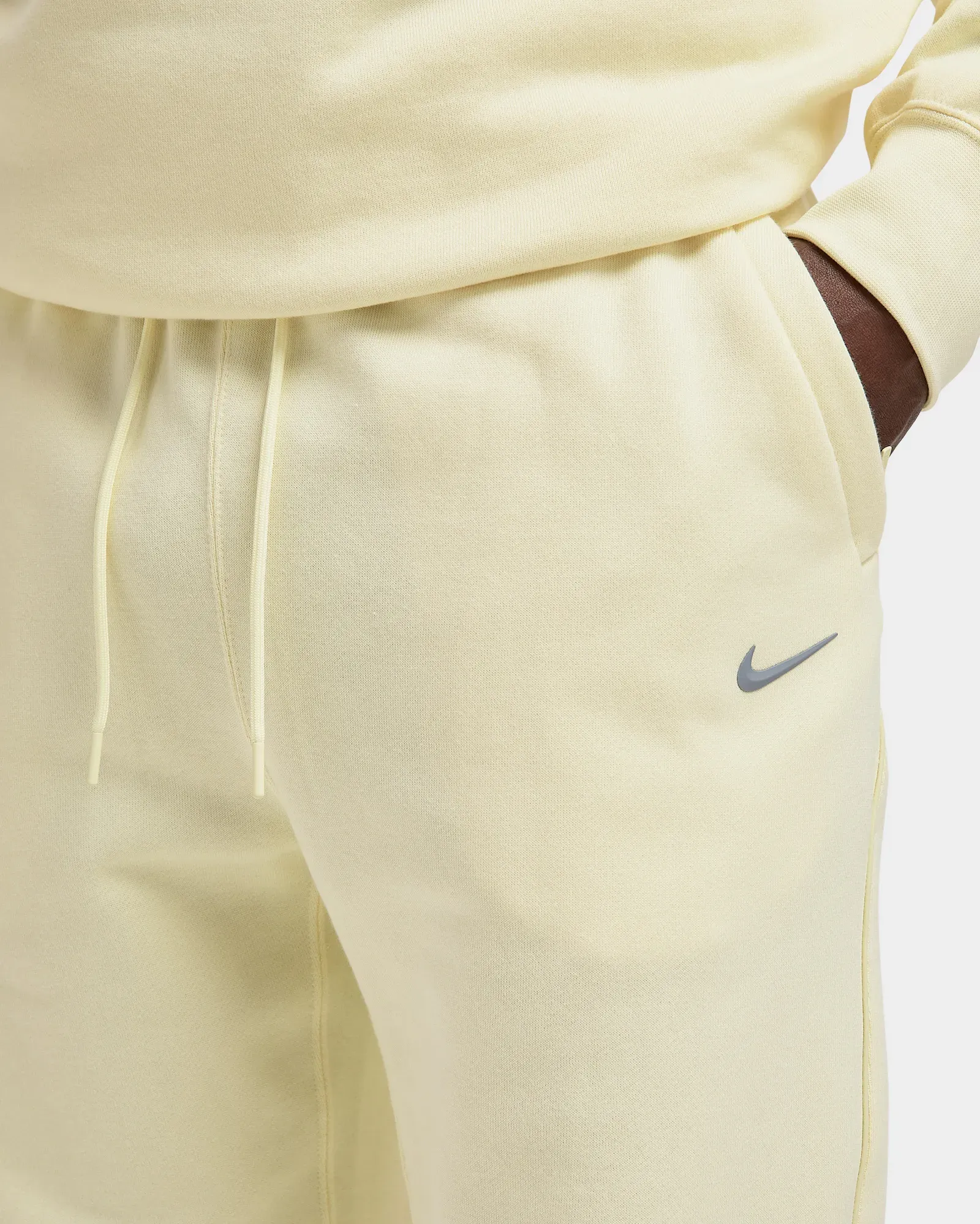 000000_Nike-x-NOCTA-CS-Pant-FLC-OH_Alabaster-Stealth_FZ4675-744_img3