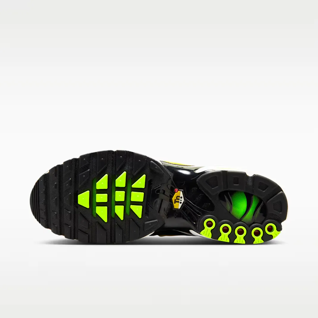 C22933_Nike-Air-Max-Plus_Black-Volt-Light-Crimson_IR2000-010_img1