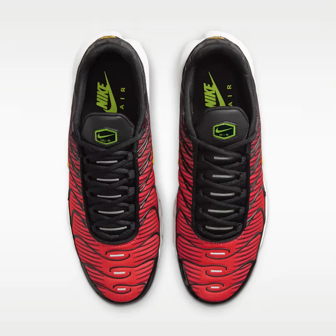 C22933_Nike-Air-Max-Plus_Black-Volt-Light-Crimson_IR2000-010_img3
