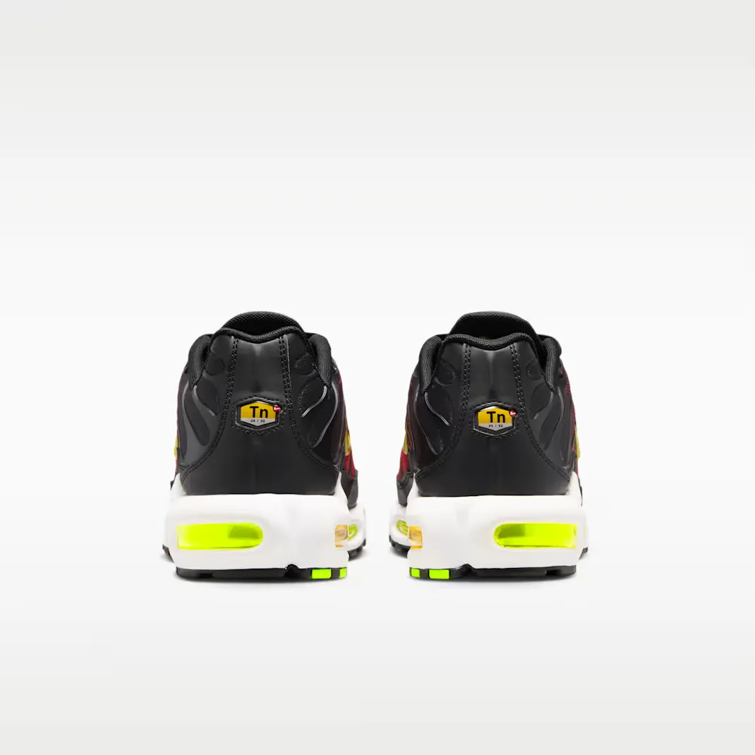 C22933_Nike-Air-Max-Plus_Black-Volt-Light-Crimson_IR2000-010_img5