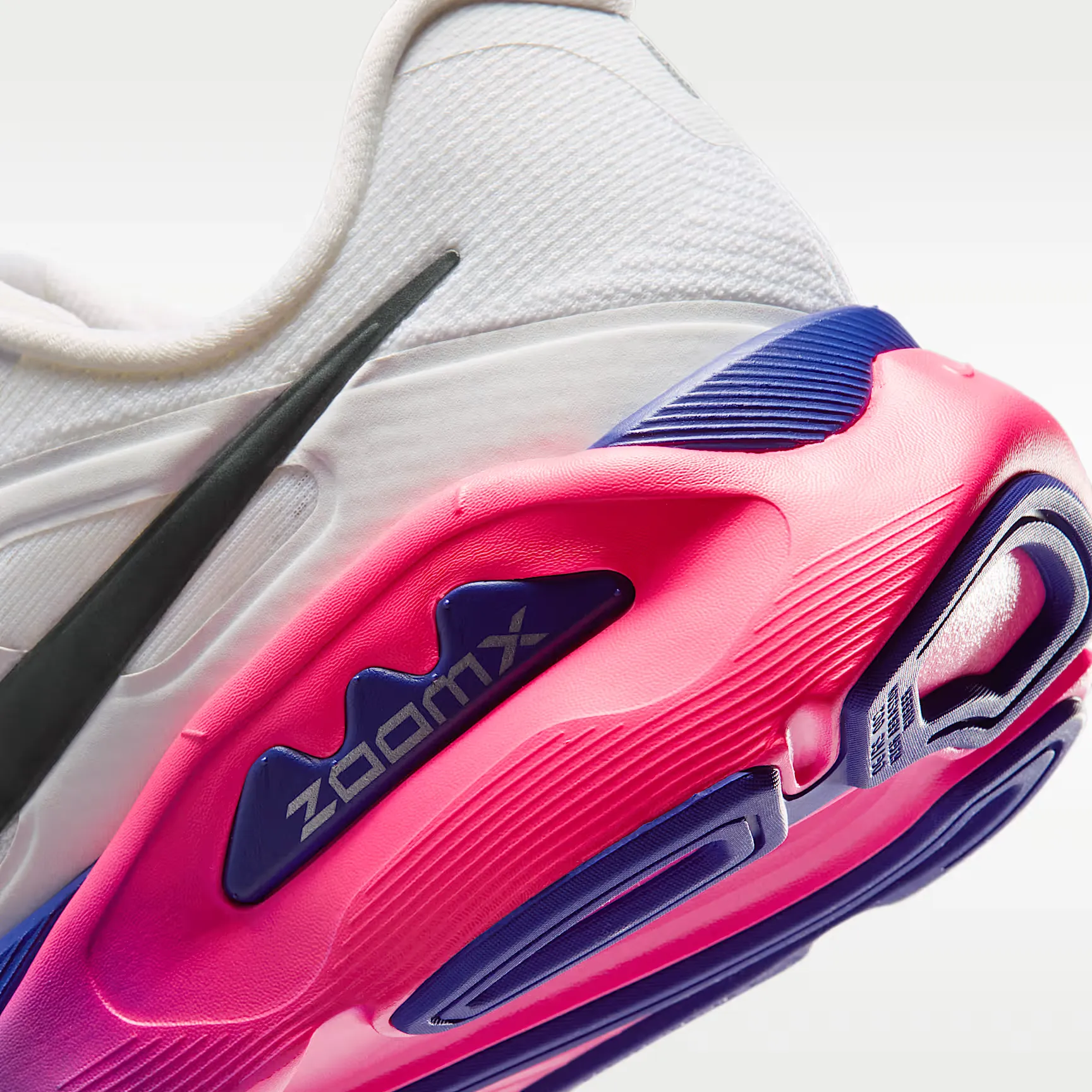000000_Nike-Structure-Plus-SE-WMNS_White-Concord-Hyper-Pink_IR5894-100_img7
