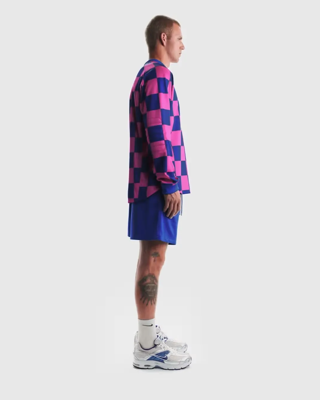 000000_Nike-Sportswear-Club-Goalie-Longsleeve_Game-Royal-Pinksicle_II4367-480_img1