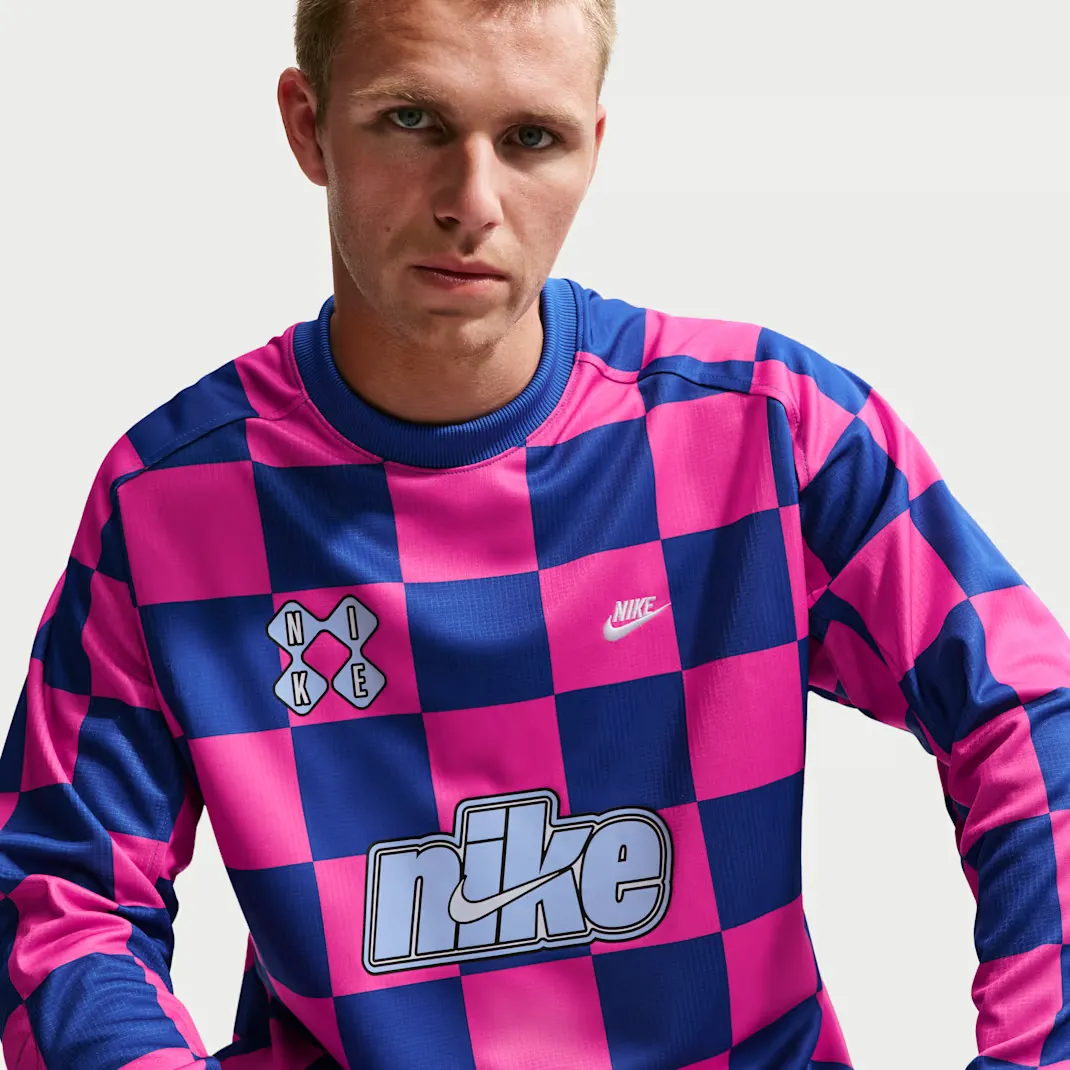 000000_Nike-Sportswear-Club-Goalie-Longsleeve_Game-Royal-Pinksicle_II4367-480_img3