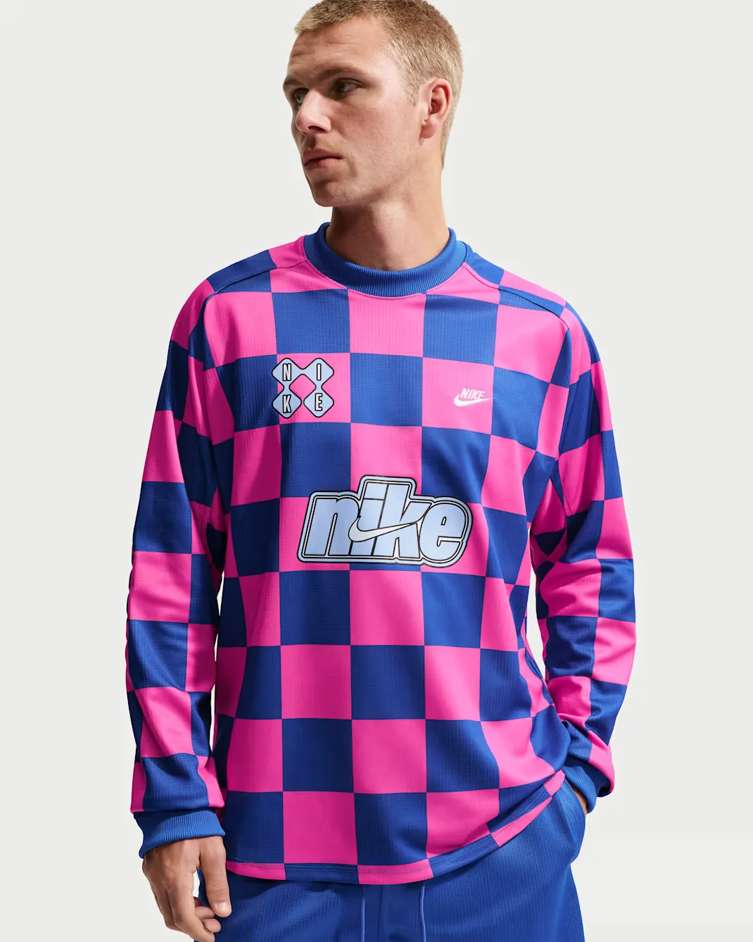 000000_Nike-Sportswear-Club-Goalie-Longsleeve_Game-Royal-Pinksicle_II4367-480_img6