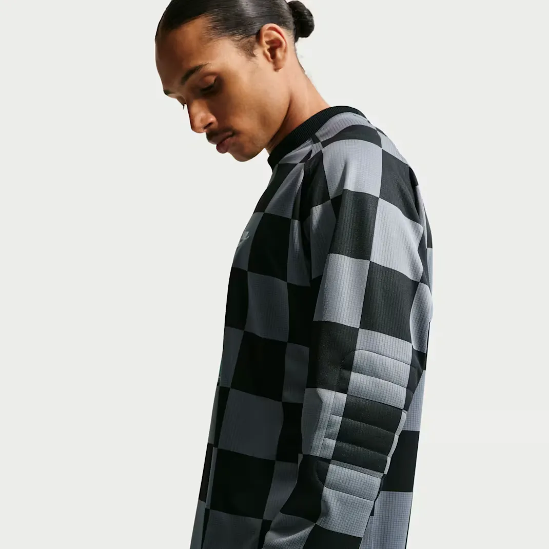 000000_Nike-Sportswear-Club-Goalie-Longsleeve_Smoke-Grey-Malachite_II4367-084_img2