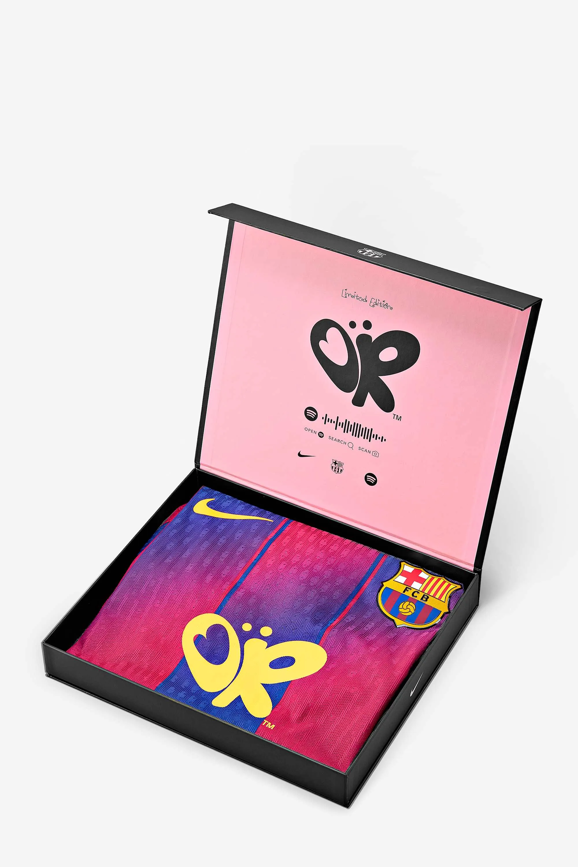 000000_Nike-FC-Barcelona-x-Olivia-Rodrigo-Limited-Edition-Jersey-WMNS-2526_Deep-Royal-Blue-Garnet_JF5996-455_img4