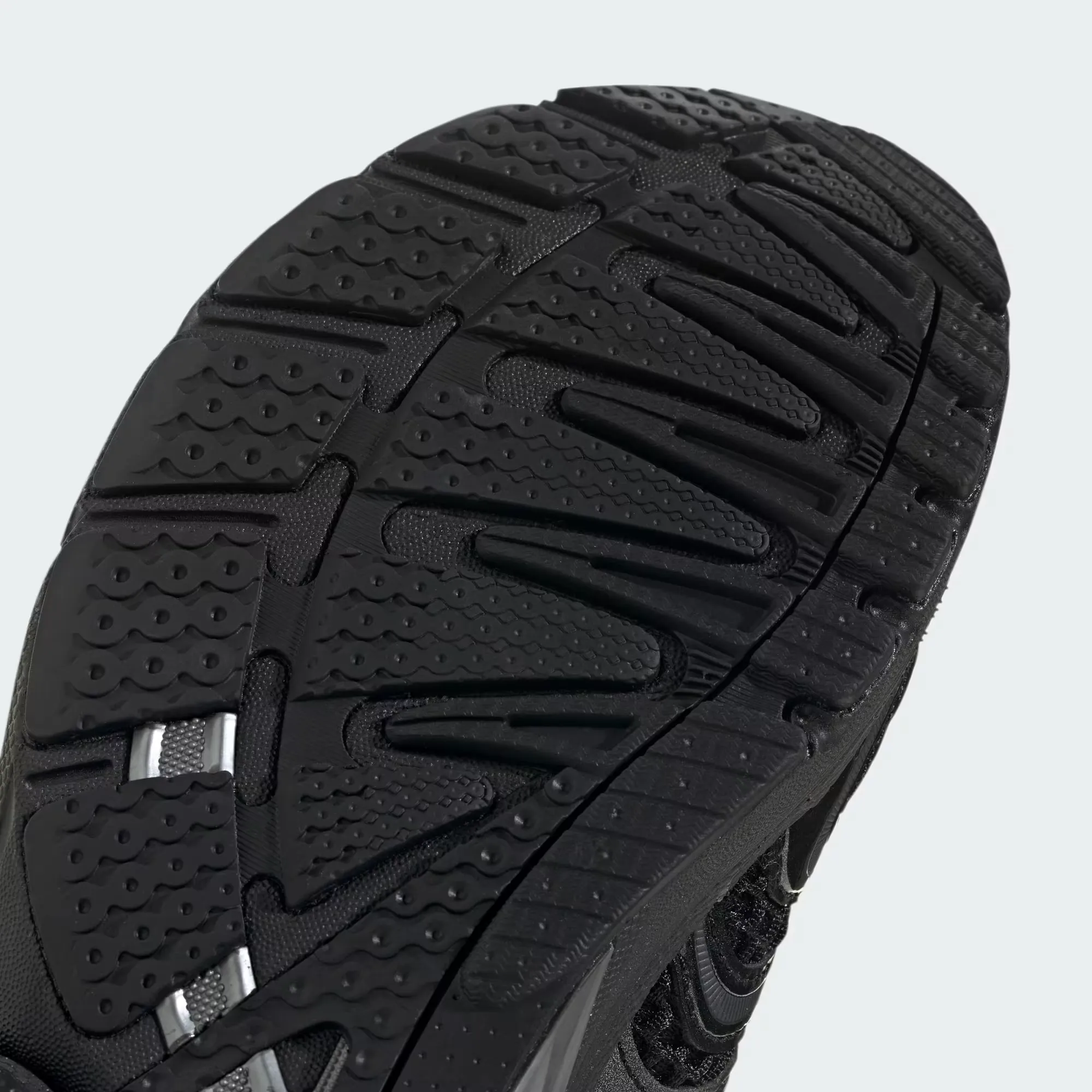 000000_adidas-Adistar-Control-5_Core-Black_KK3260_img7